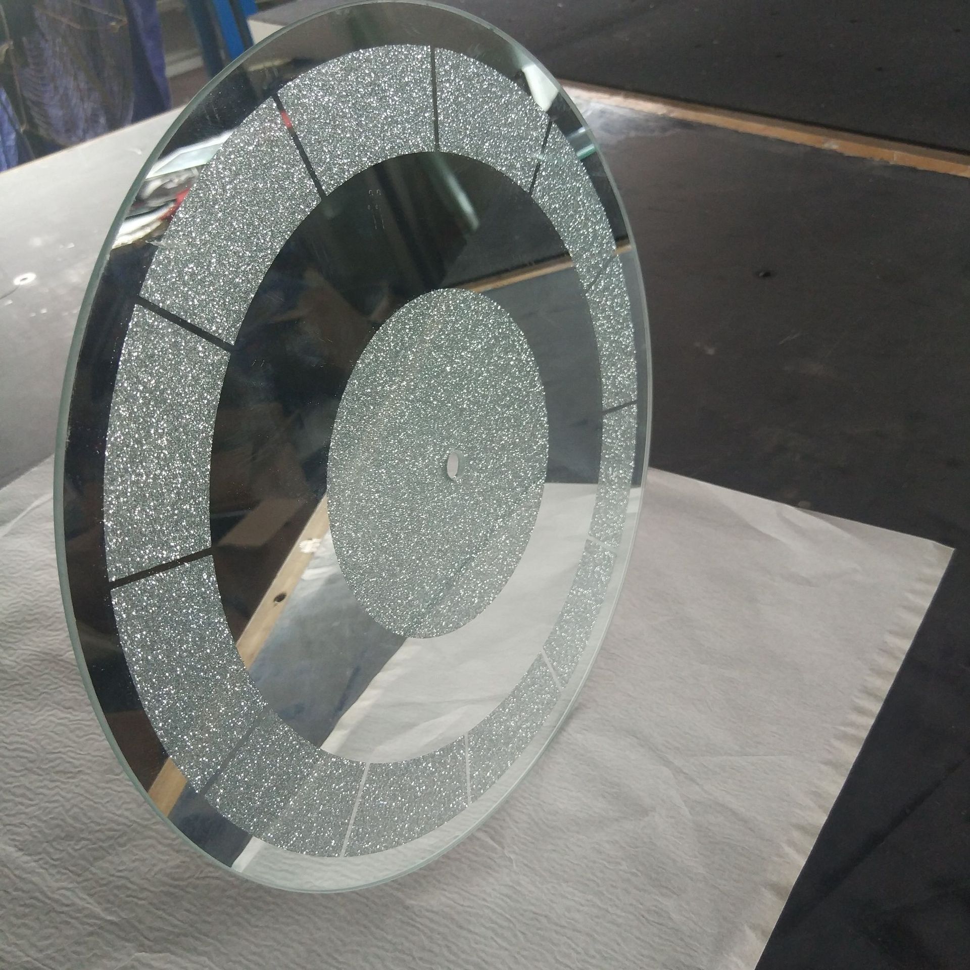 丝印钟表盘镜片磨边加工 欧式台镜圆形浴室镜子异形玻璃化妆镜片
