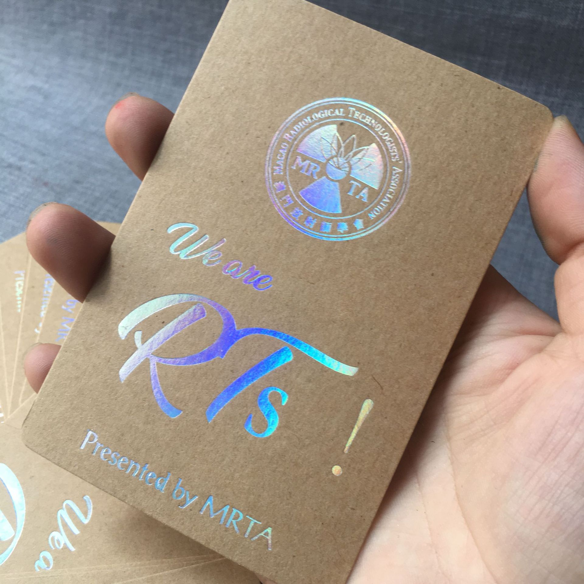 牛皮纸烫金标签纸卡镭射银高档吊牌定制书签印刷设计包邮