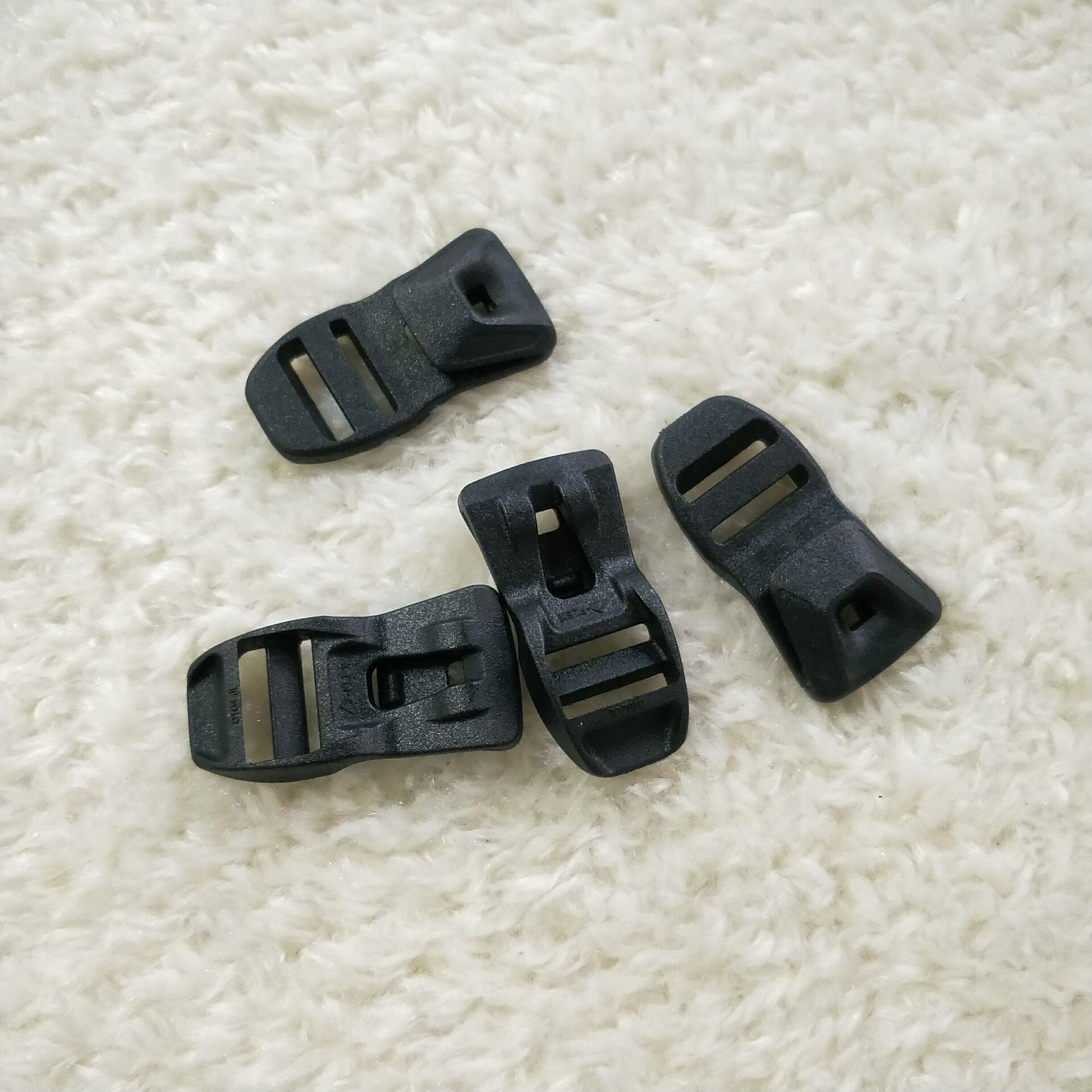 utx扣具多耐福黑色pom圆尾脚丫安全扣证件吊绳扣 15mm织带调节扣