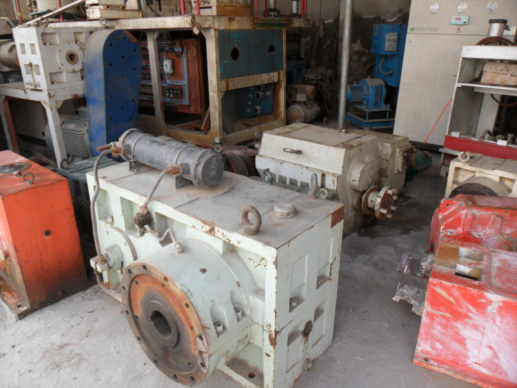 二手双螺杆挤出机减速机.二手锥双齿轮箱.