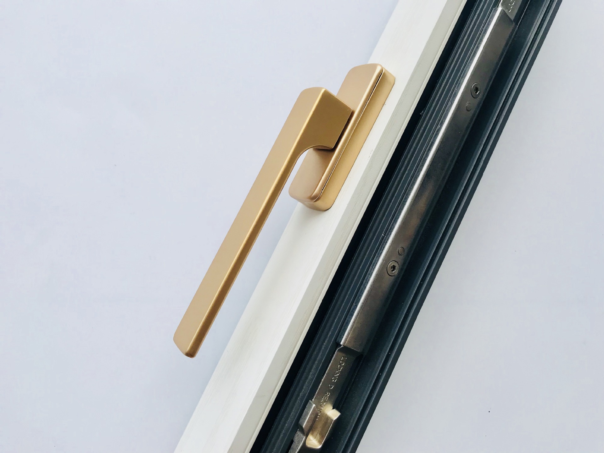 生产铝合金门窗执手 平开窗把手 窗锁 断桥拨叉方轴传动执手锁