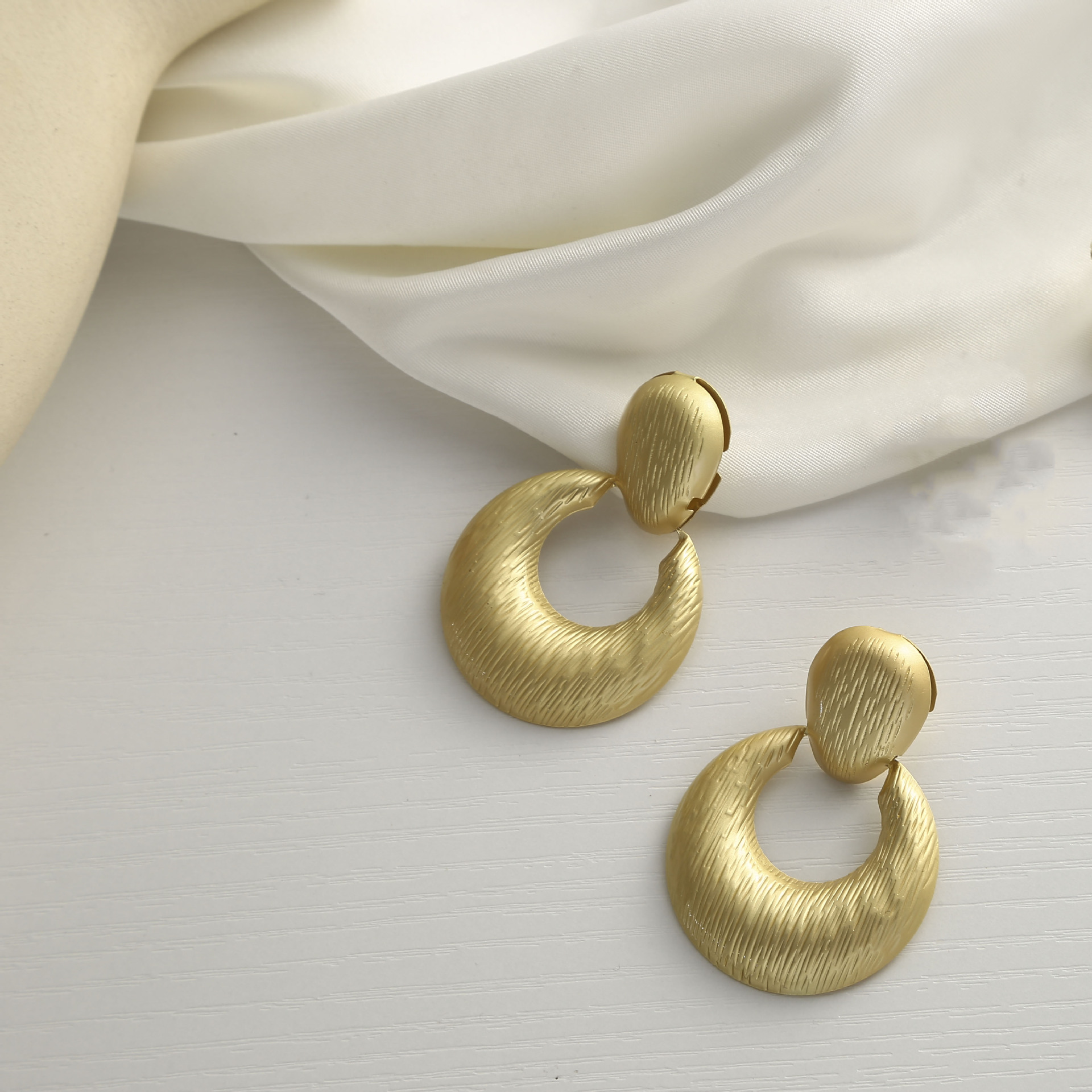 ins风复古哑光合金耳钉 设计感立体韩国东大门新款耳环少女批发