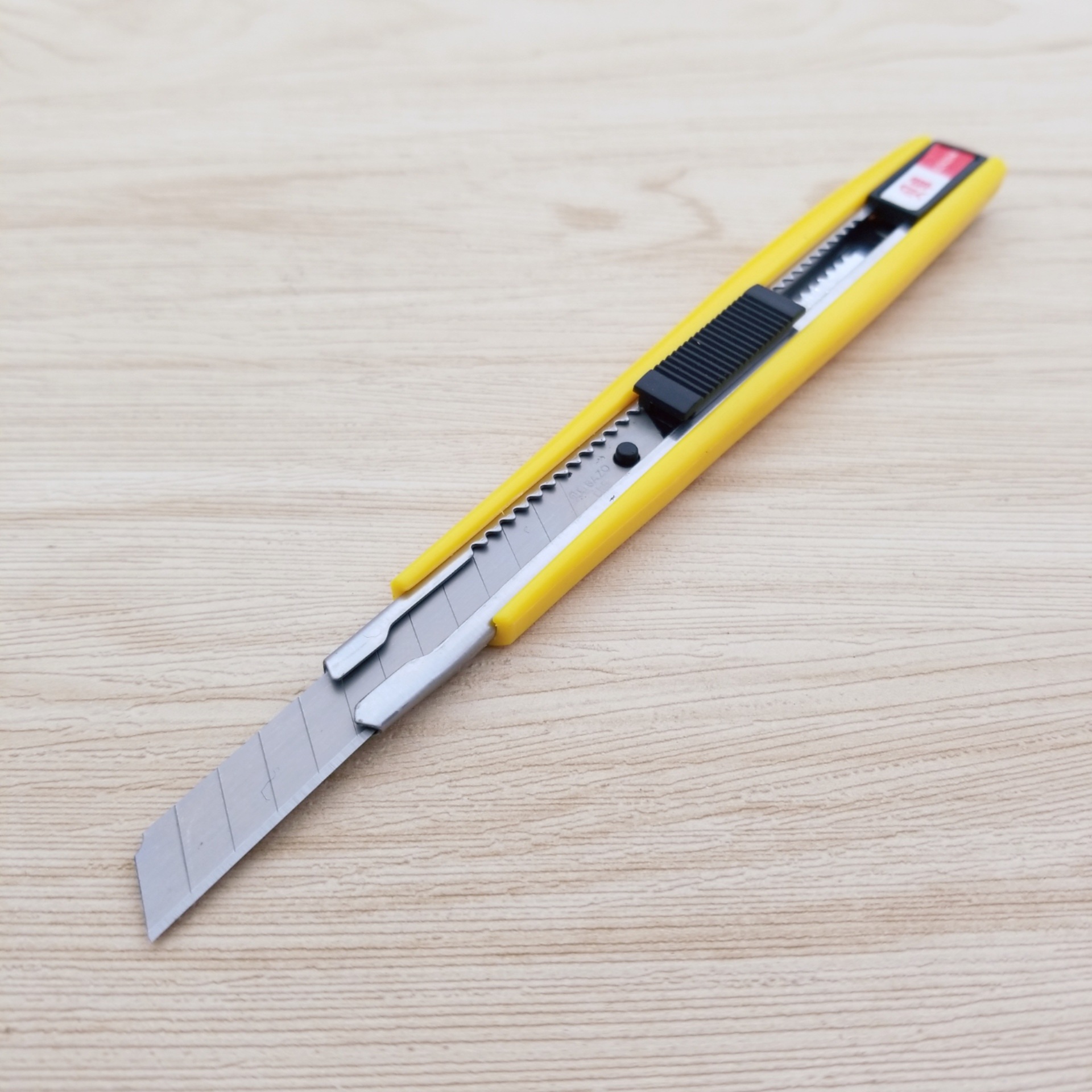 贝卓美工刀4204 裁纸刀 安全开箱刀 壁纸刀 具刀 割纸刀 拆信刀