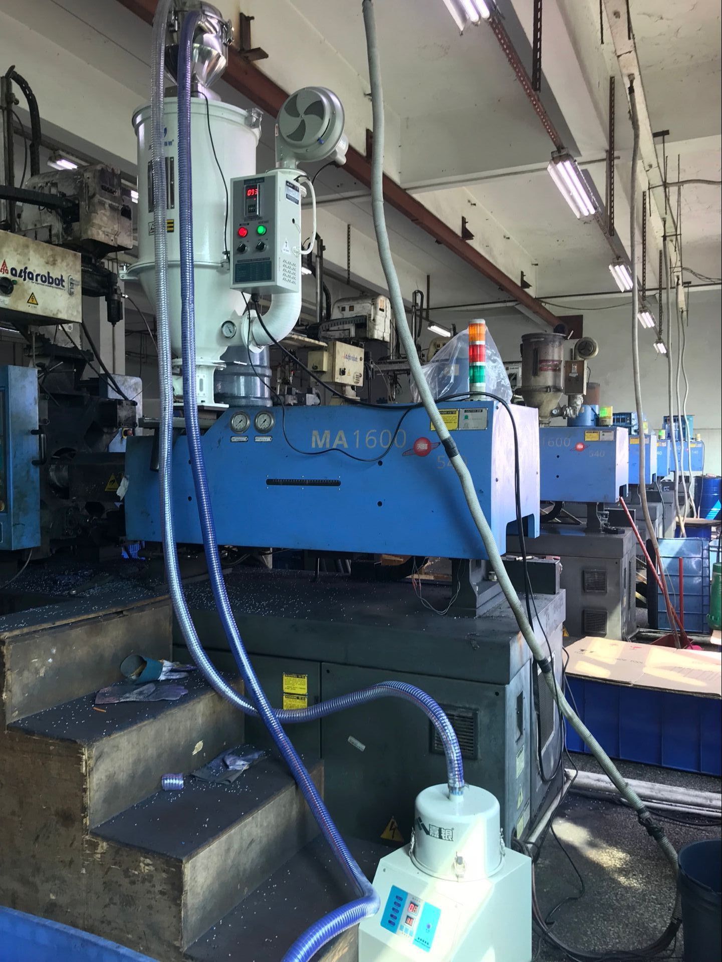 广州嘉银机械有限公司优质供应注塑抽料机,真空吸料机 700g真空吸料机