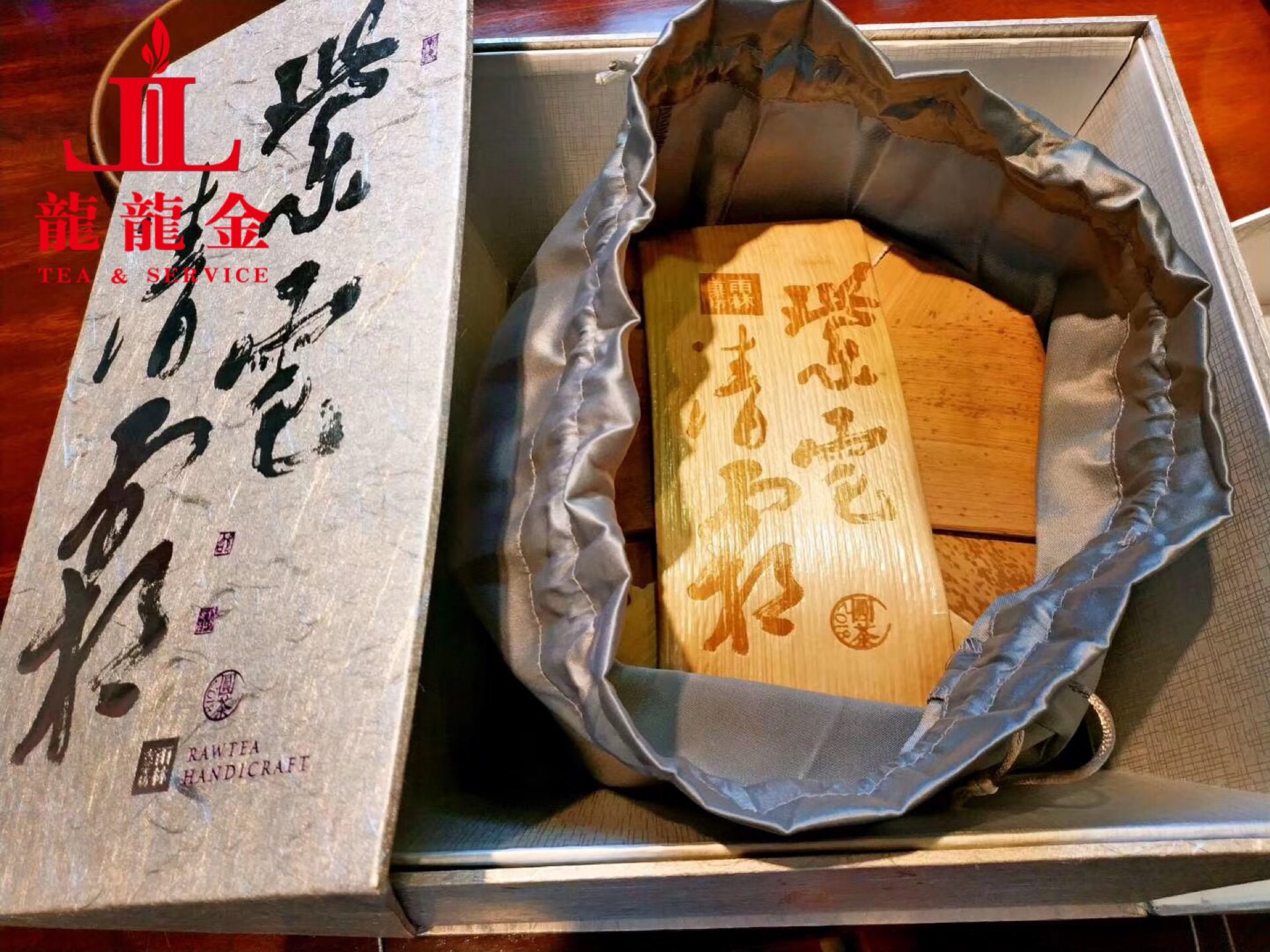 一手货源 雨林古茶坊 紫电青霜 2019年普洱生茶 云南七子饼多少钱