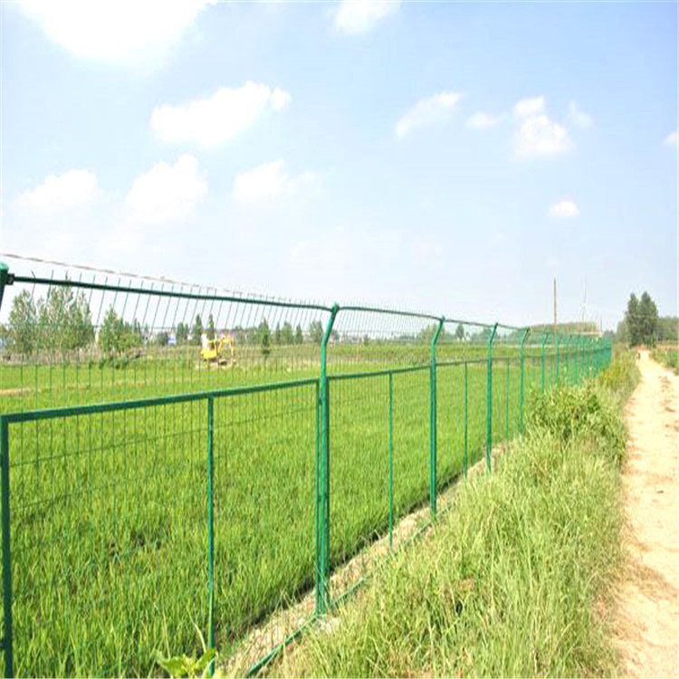 农田拦网绿色铁丝网围栏公路框架护栏网农场牧场围栏网