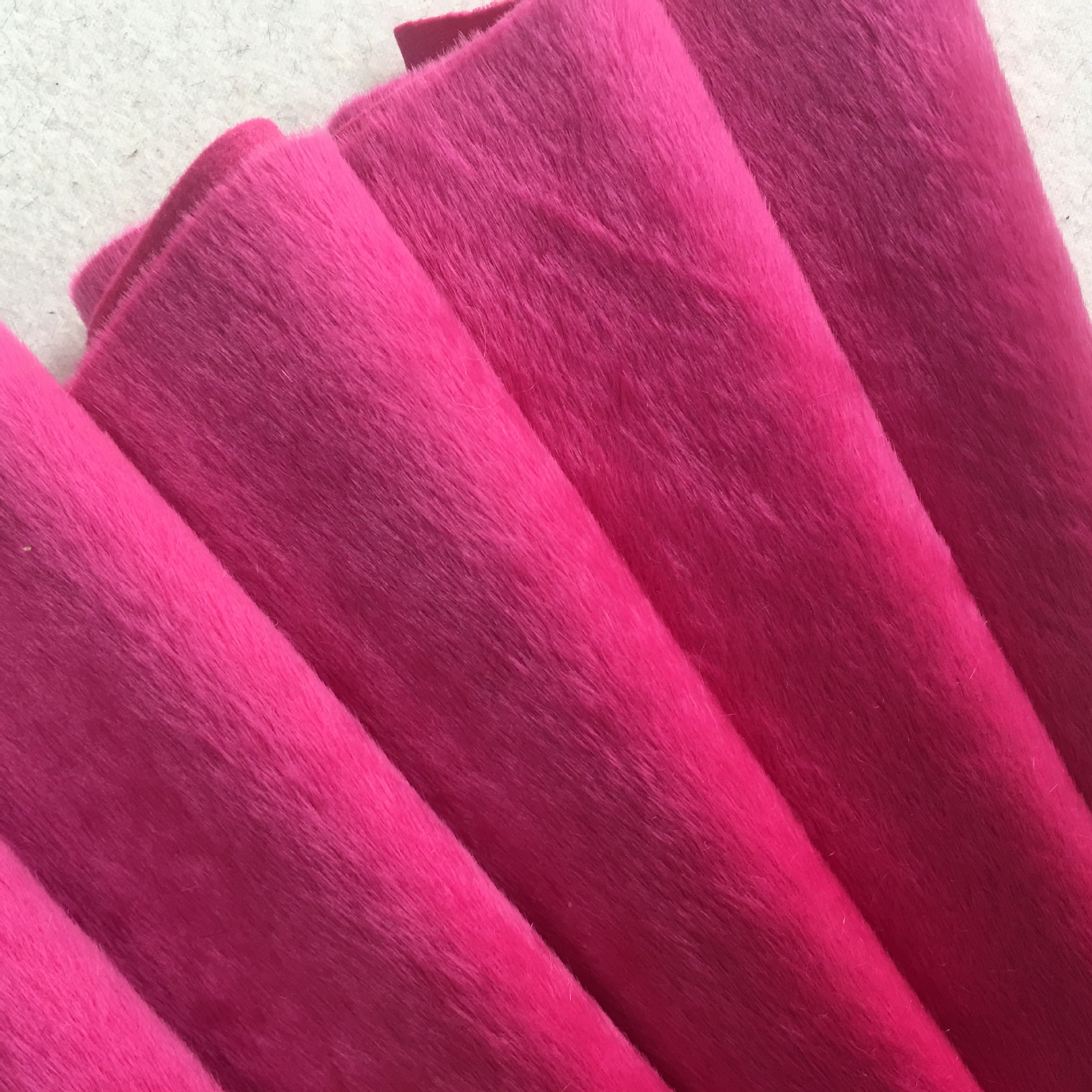 现货供应秋冬素色马毛皮革面料鞋子箱包皮具皮料多色可选可定制