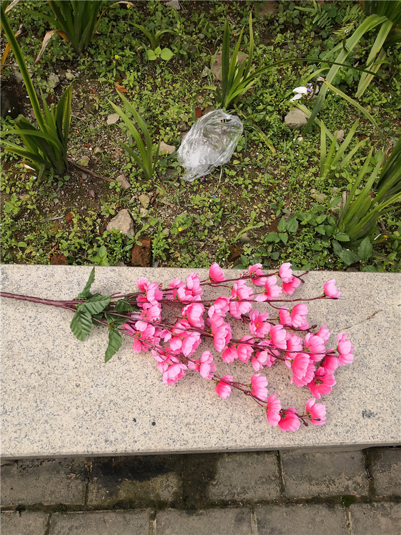 厂家直销 仿真桃花枝 批发5叉把束桃花婚庆花 绢花假桃花树枝