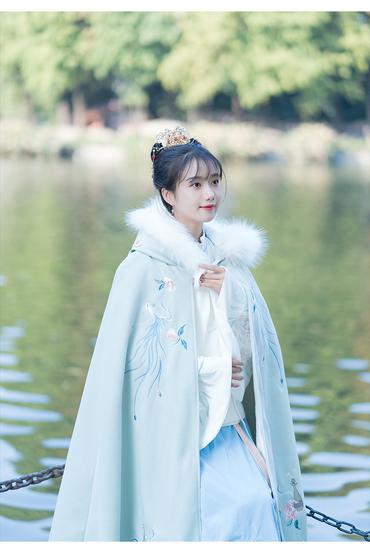 9265#原创汉服双面呢加绒加厚保暖连帽长披风重工刺绣花斗篷