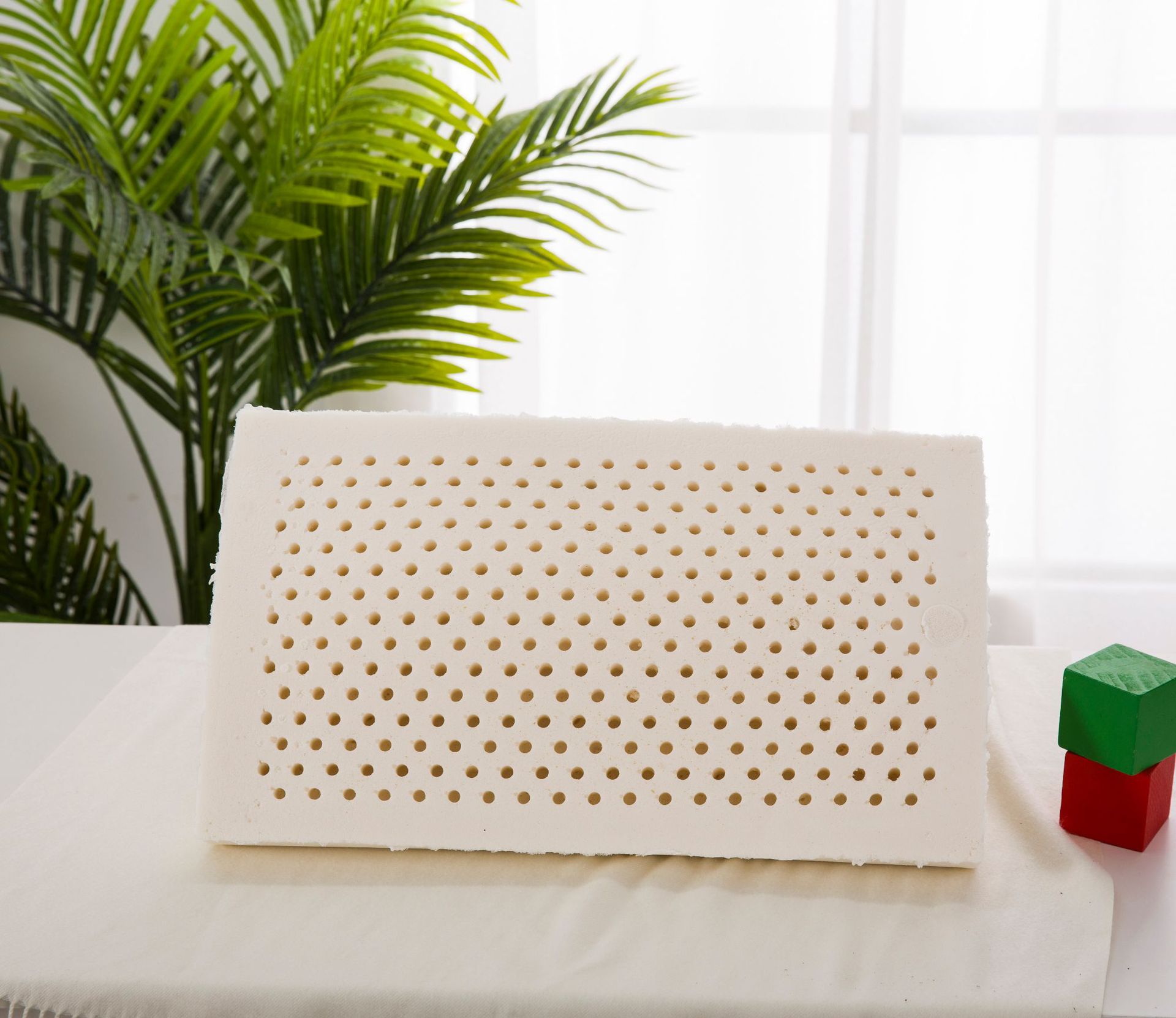 泰国儿童乳胶枕3-12岁宝宝枕头记忆枕一件代发