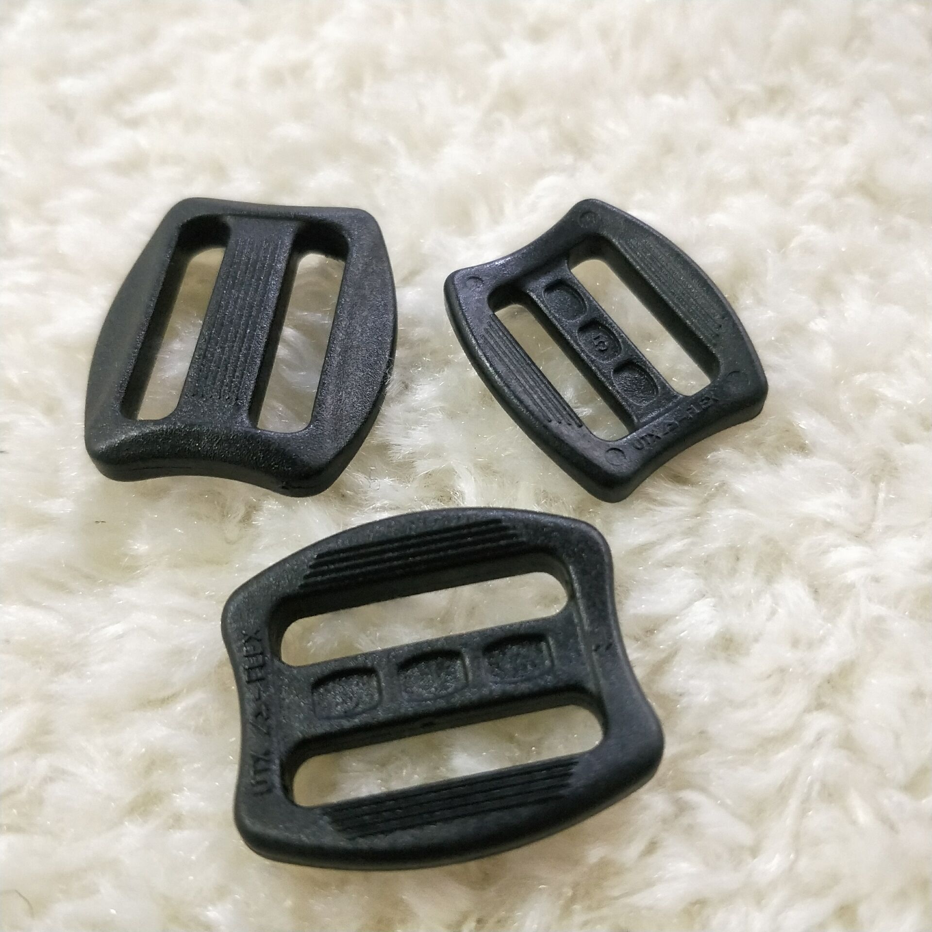 供应档扣 聚甲醛黑色轻新日字扣 塑料日字扣1cm调节扣连接扣