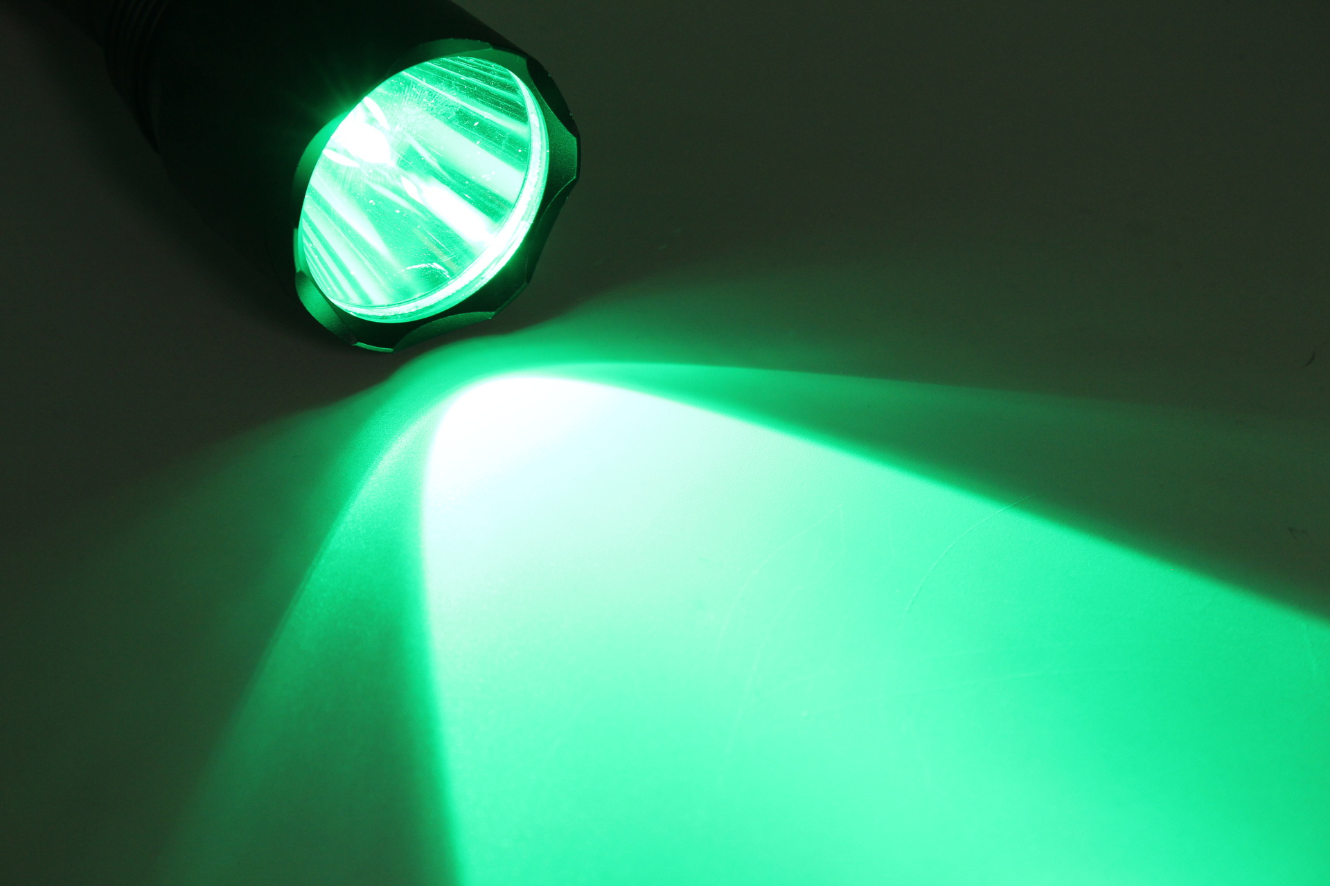 跨境新品战术红光/绿光电筒 c10 led强光手电筒远射聚光打猎户外