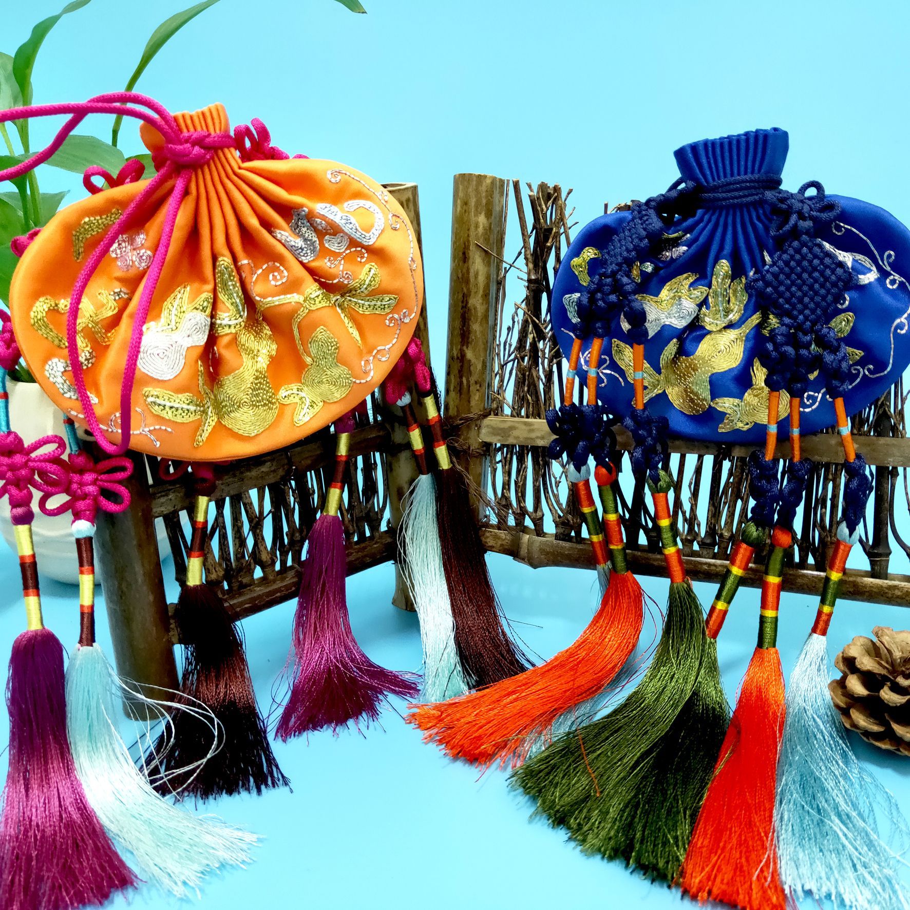 刺绣工艺品 香囊 汉服装饰挂件 盘金绣荷包 出国礼品 苏绣香包