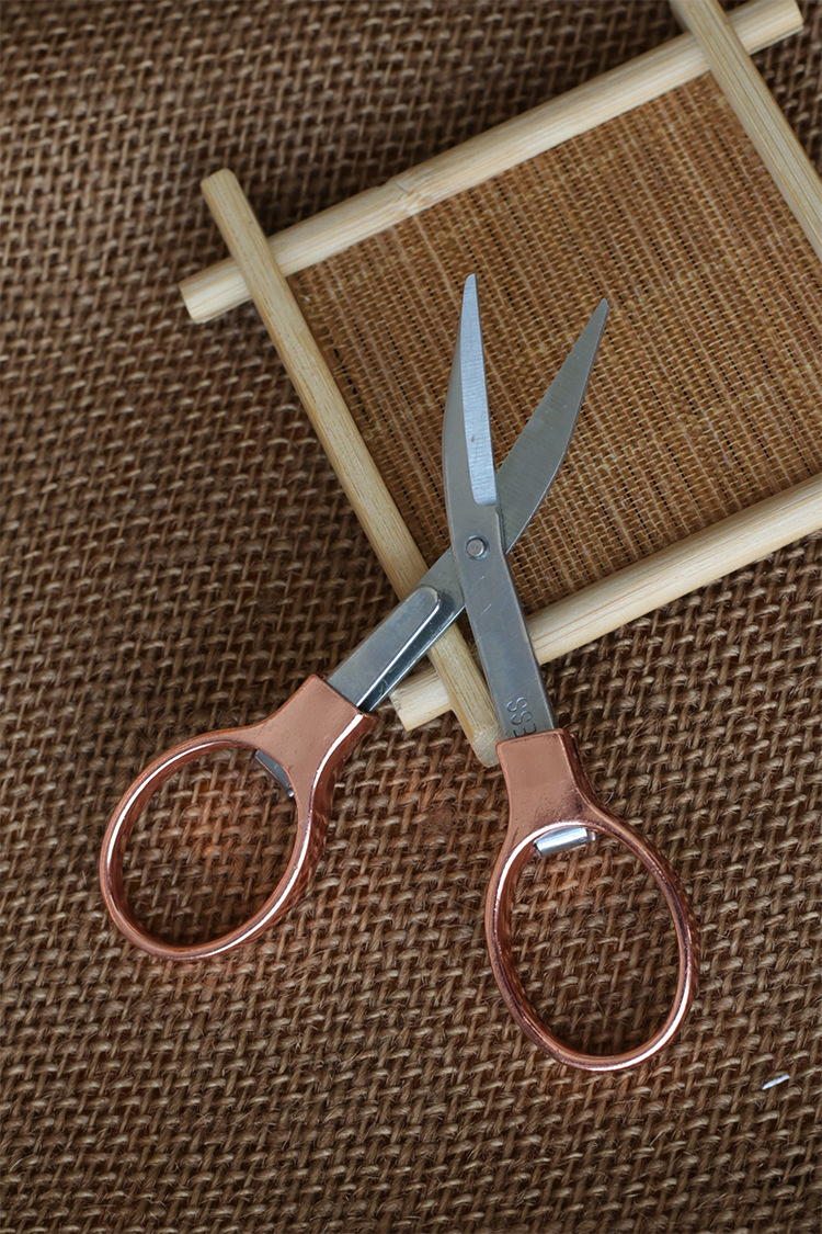 张小泉折叠小剪刀旅行剪便携剪甲沟剪子经典办公家用剪刀