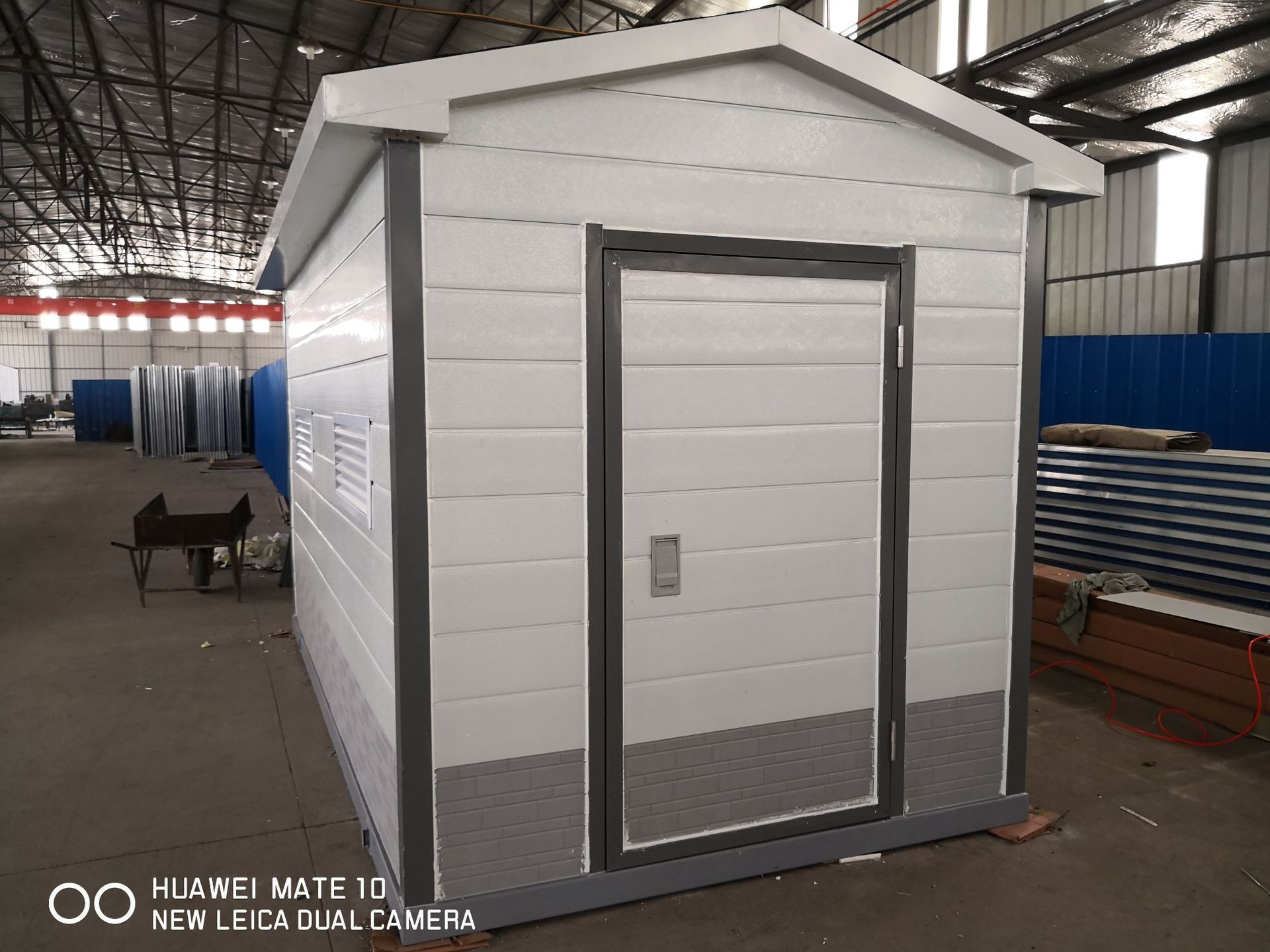 定制简易房临时房彩钢组合房屋夹芯板房可拆卸全新防火住人集装箱