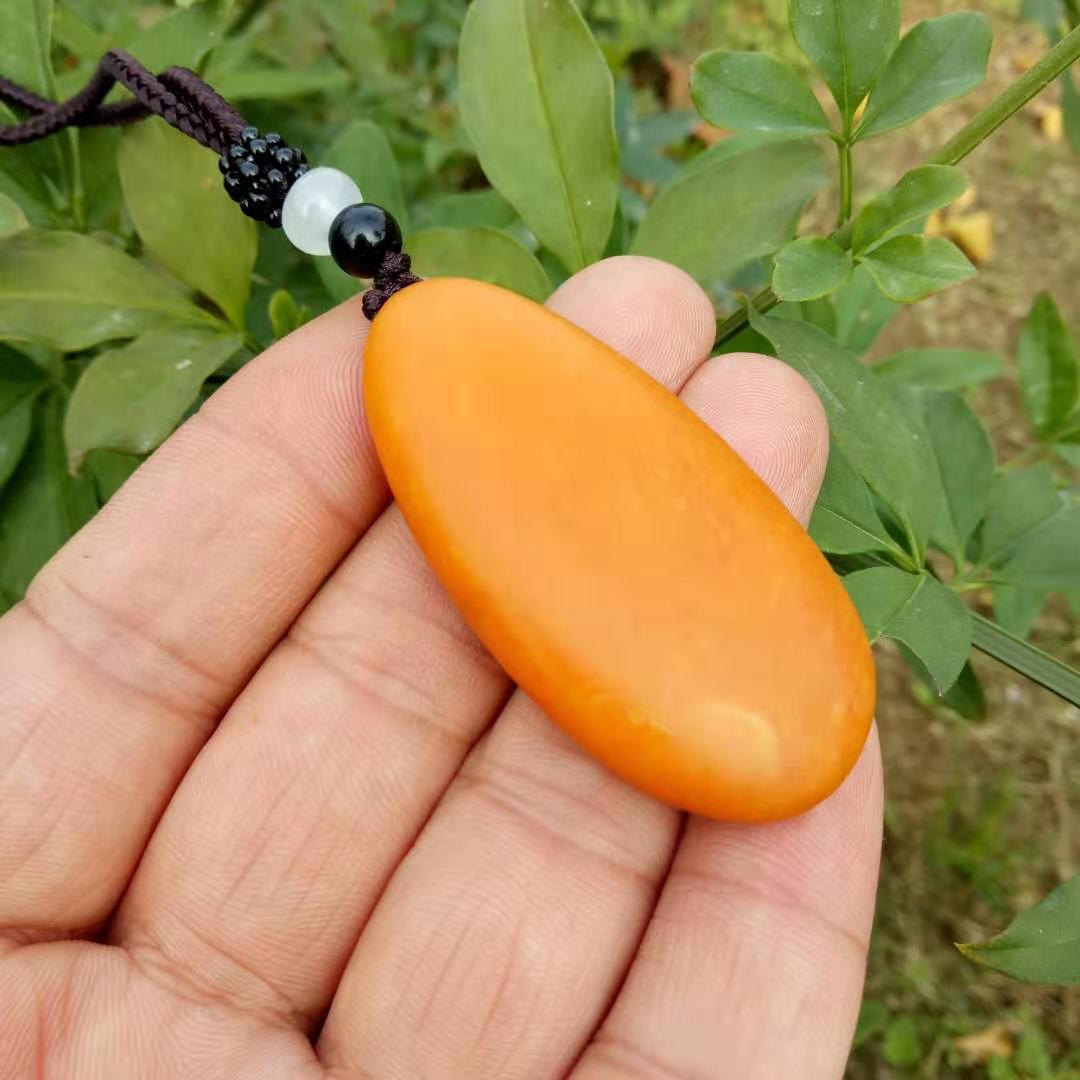 供应玉器新疆和田玉籽料原石吊坠 撒金皮黄金皮和田玉佩原石批发