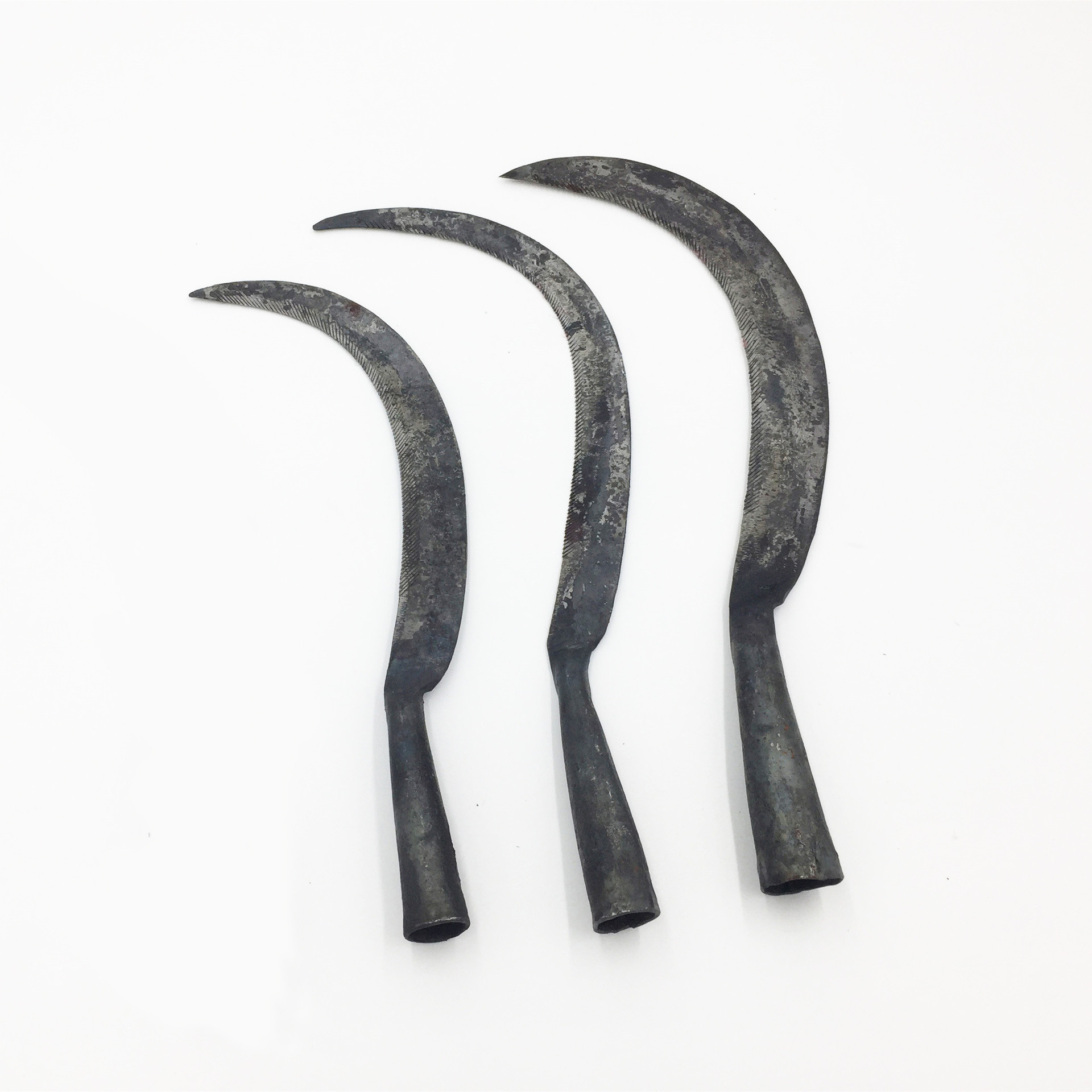 厂家供货土铁谷镰刀 禾镰 小镰刀 割草刀 除草镰刀 农用半月镰刀