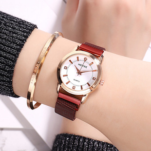 跨境爆款时尚条钉法国小众女士手表抖音网红流行吸铁石网带手表女
