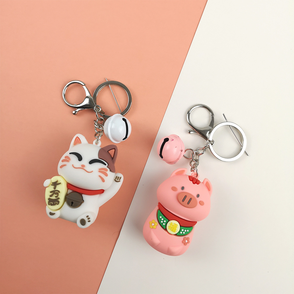 新款pvc软胶滴胶大号发财猪招财猫卡通玩偶钥匙扣礼品汽车包挂件