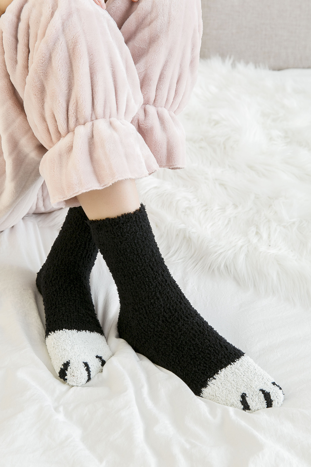 秋冬季加厚加绒保暖网红猫爪女袜子珊瑚绒地板袜睡眠袜硅胶猫脚印