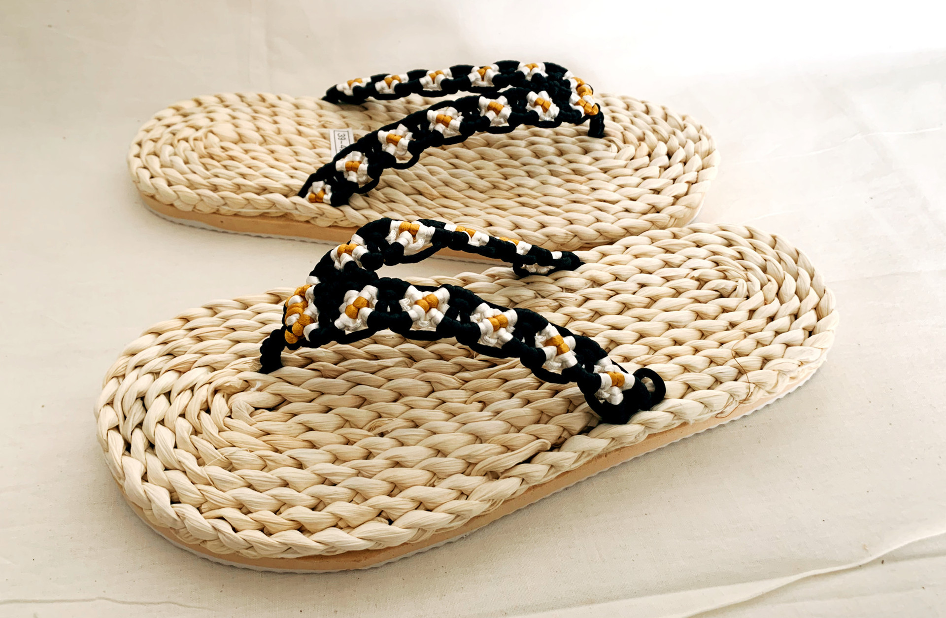 2021ins风日韩简约草编鞋玉米皮草鞋情侣人字拖休闲鞋拖鞋居家鞋