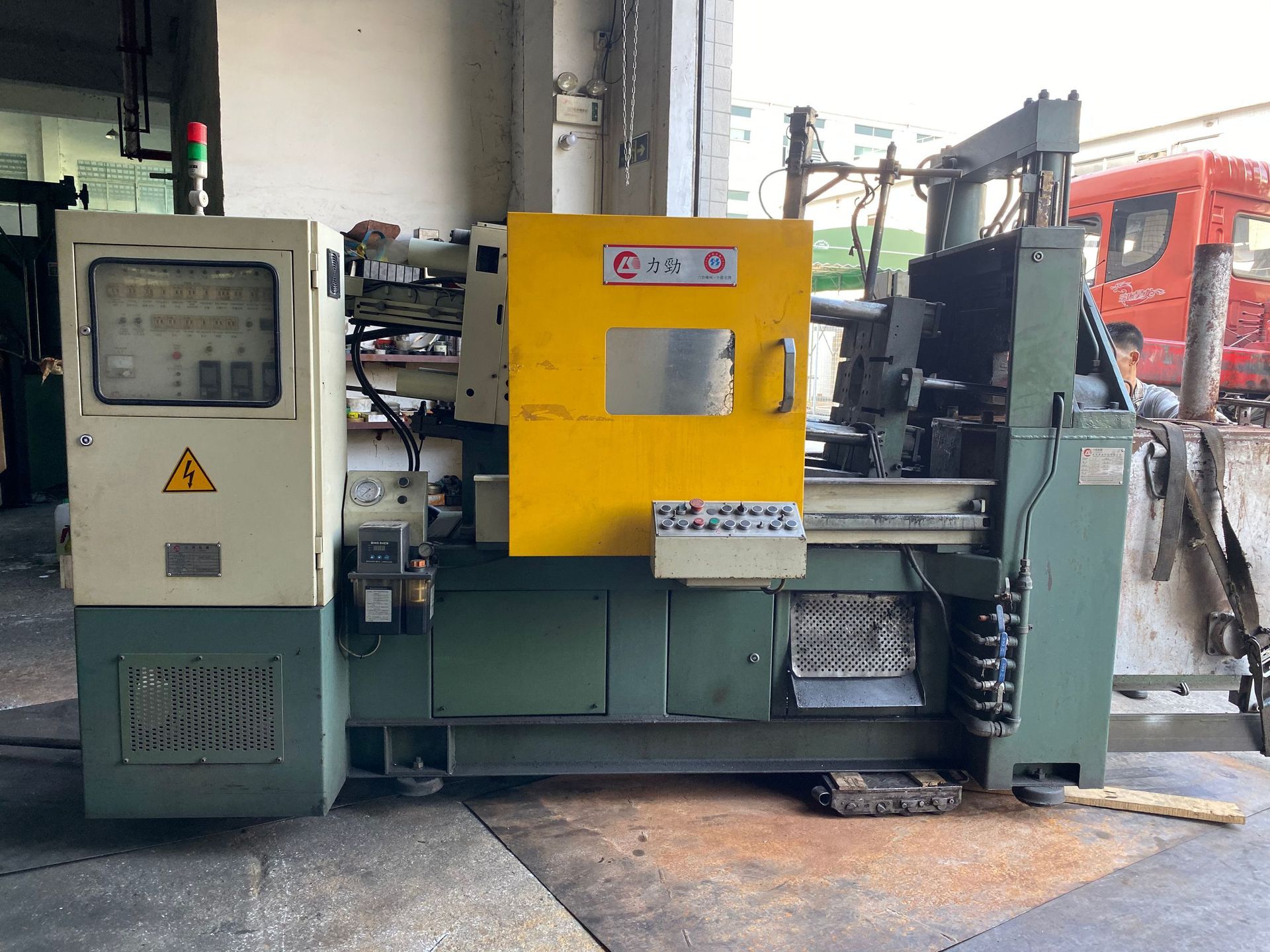 压铸机工厂转让力劲50吨热室锌合金压铸机五金小配件锌合金压铸机