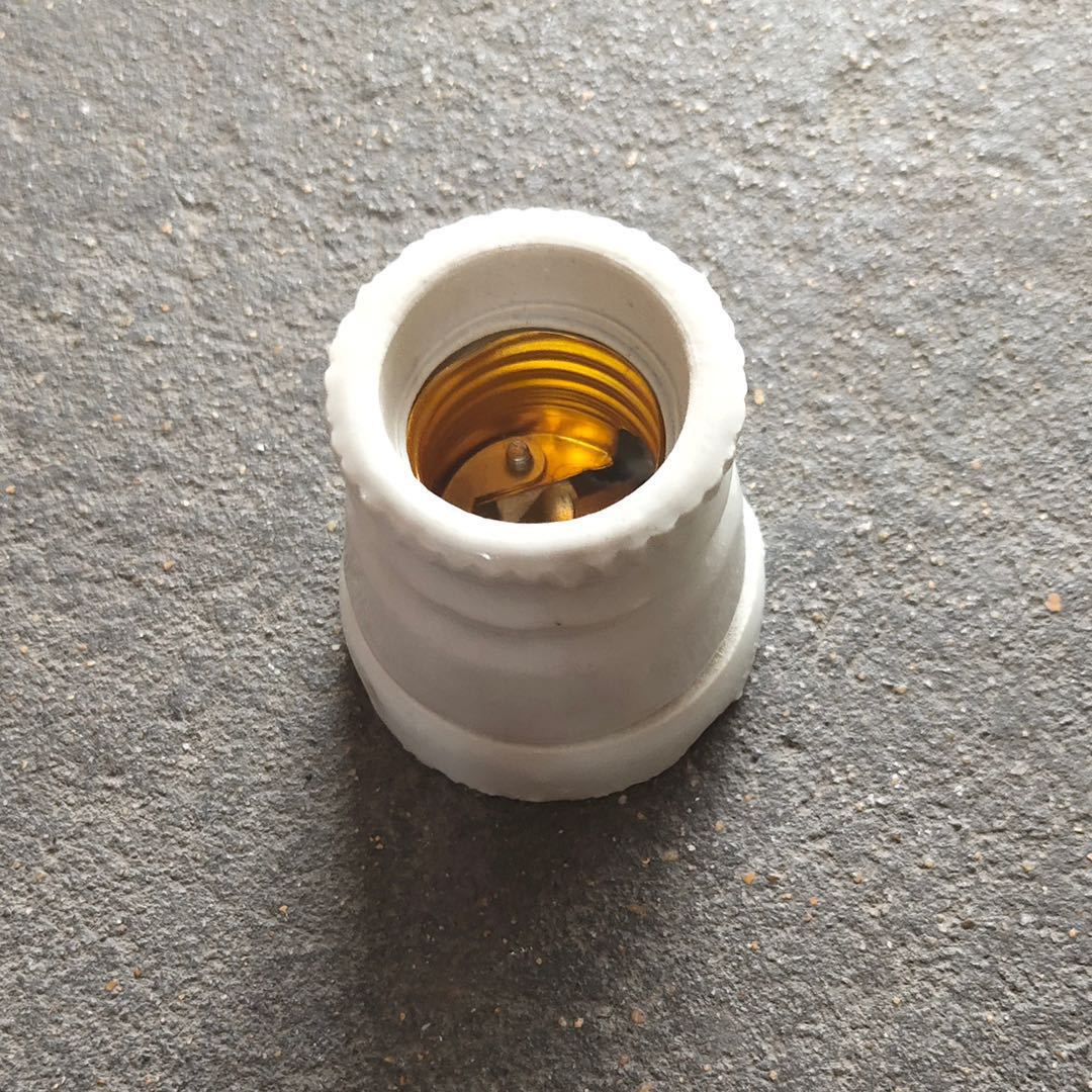 陶瓷灯头 平灯头灯座 e27螺口灯头 可装螺口节能灯 明装固定灯头