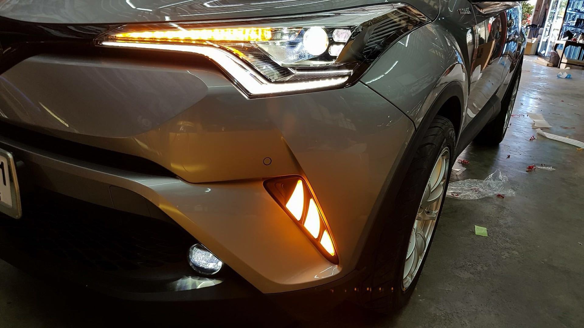 chr日行灯丰田chr日间行车灯 丰田奕泽日行灯led原厂雾灯改装