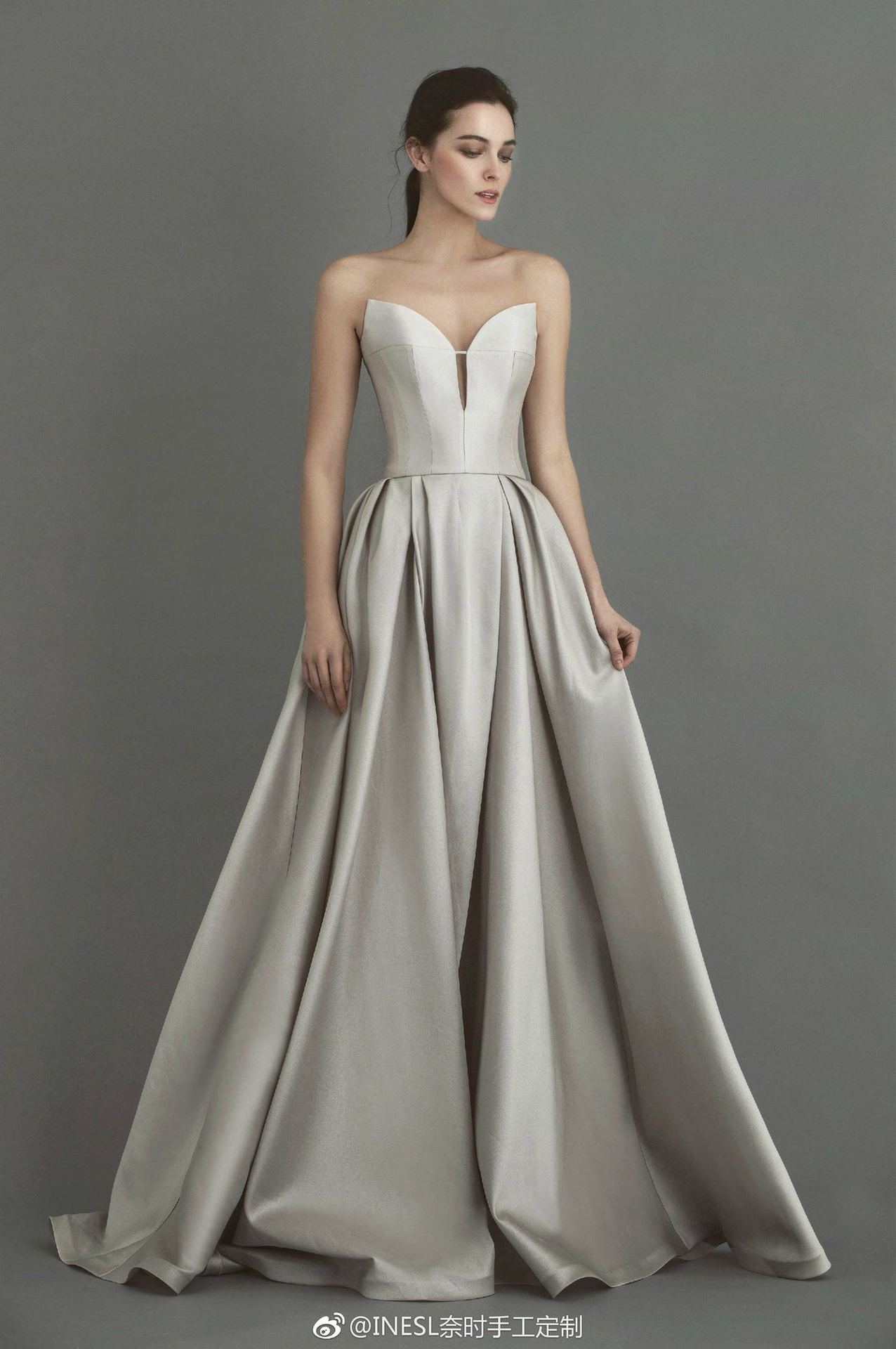 2019新款银灰修身长款a摆晚礼服新娘敬酒服性感抹胸红毯走秀婚礼