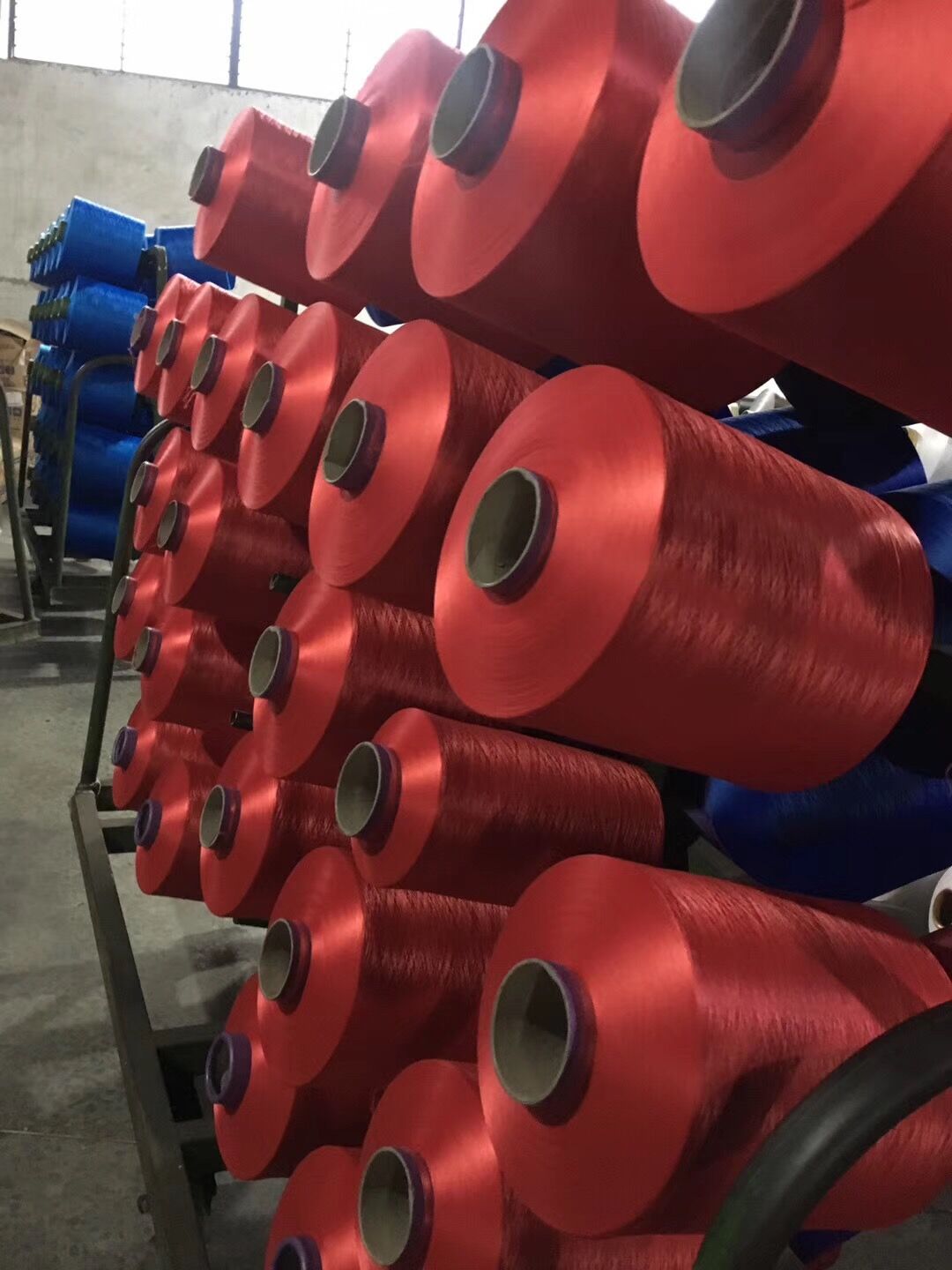 低弹丝涤纶长丝化纤低价筒染低弹丝漂白色网络丝现货库存质优原箱