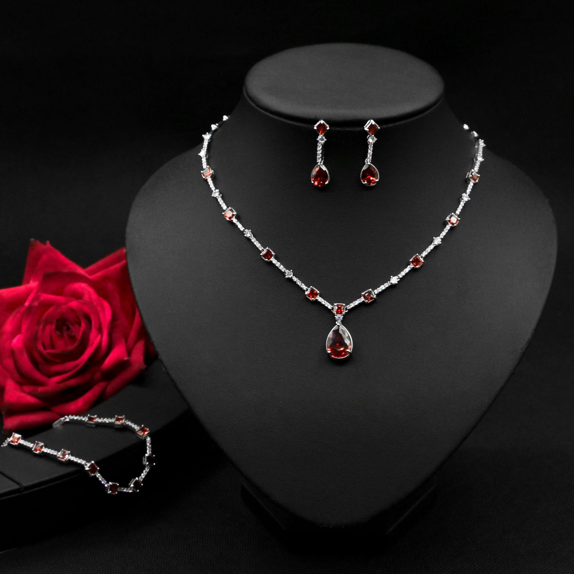 新娘饰品高贵复古优雅型项链耳环套装主持宴会年会手链配饰首饰