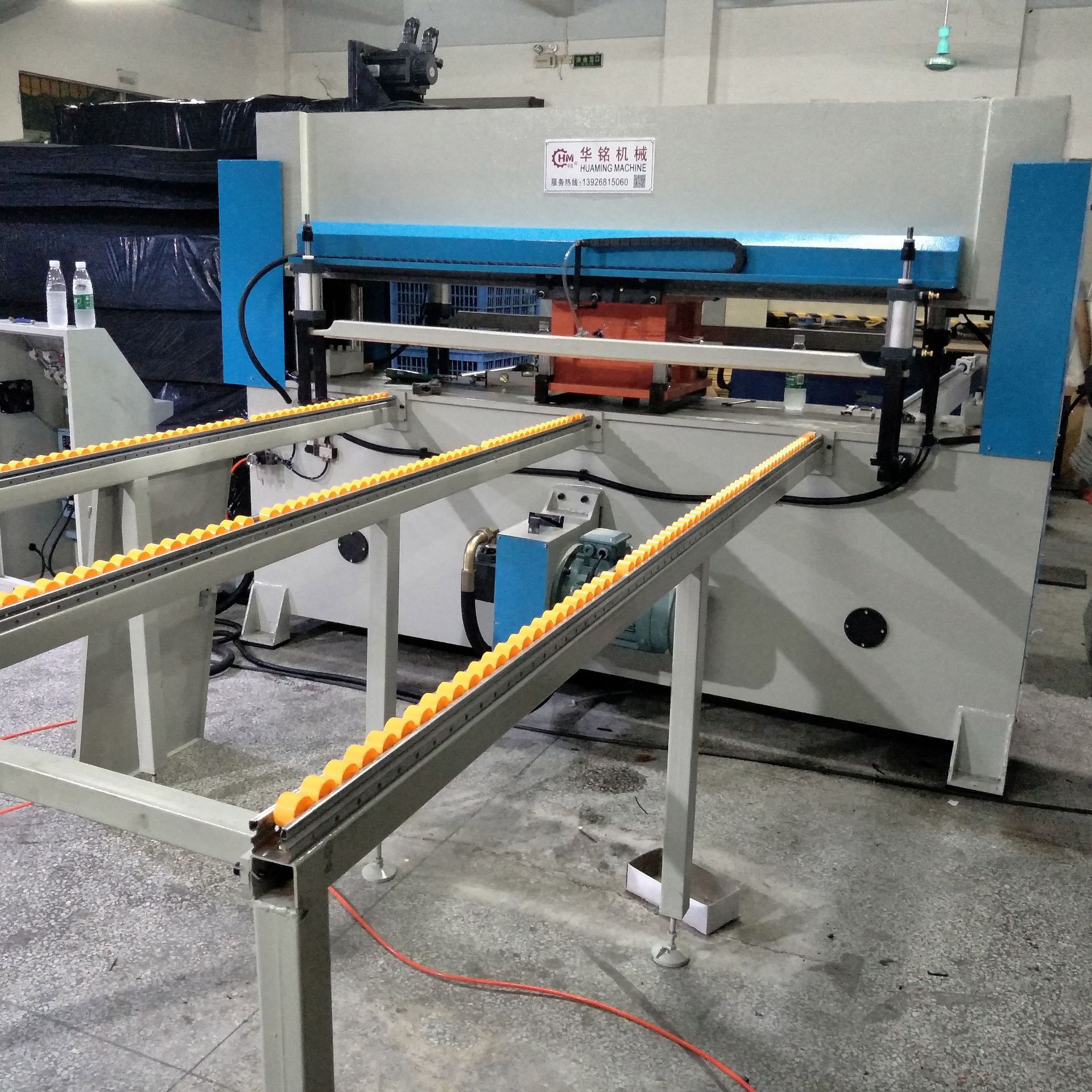 eva海绵布料玩具全自动裁断机 皮革珍珠棉杯套包装吸塑下料啤机