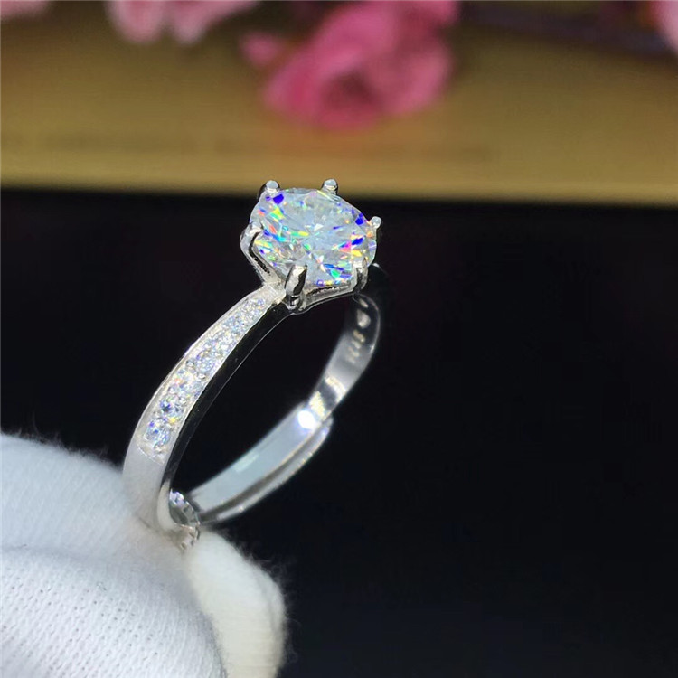 莫桑钻戒指 d色vvs1净度 925银镶嵌莫桑钻一克拉戒指 送gra证书