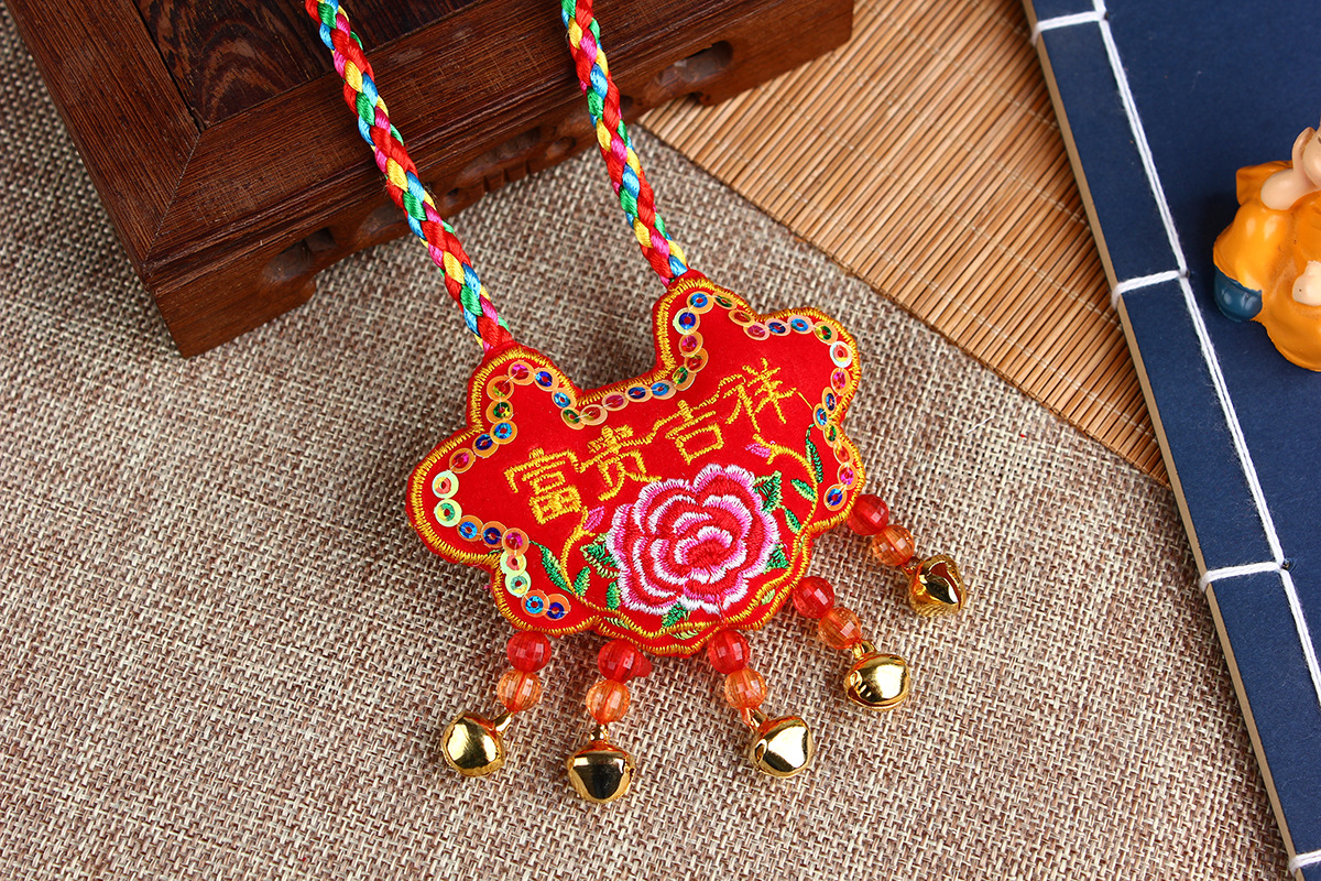 端午长绳婴幼儿脖挂香囊 平安富贵长命锁子香包 喜庆唐装配饰荷包