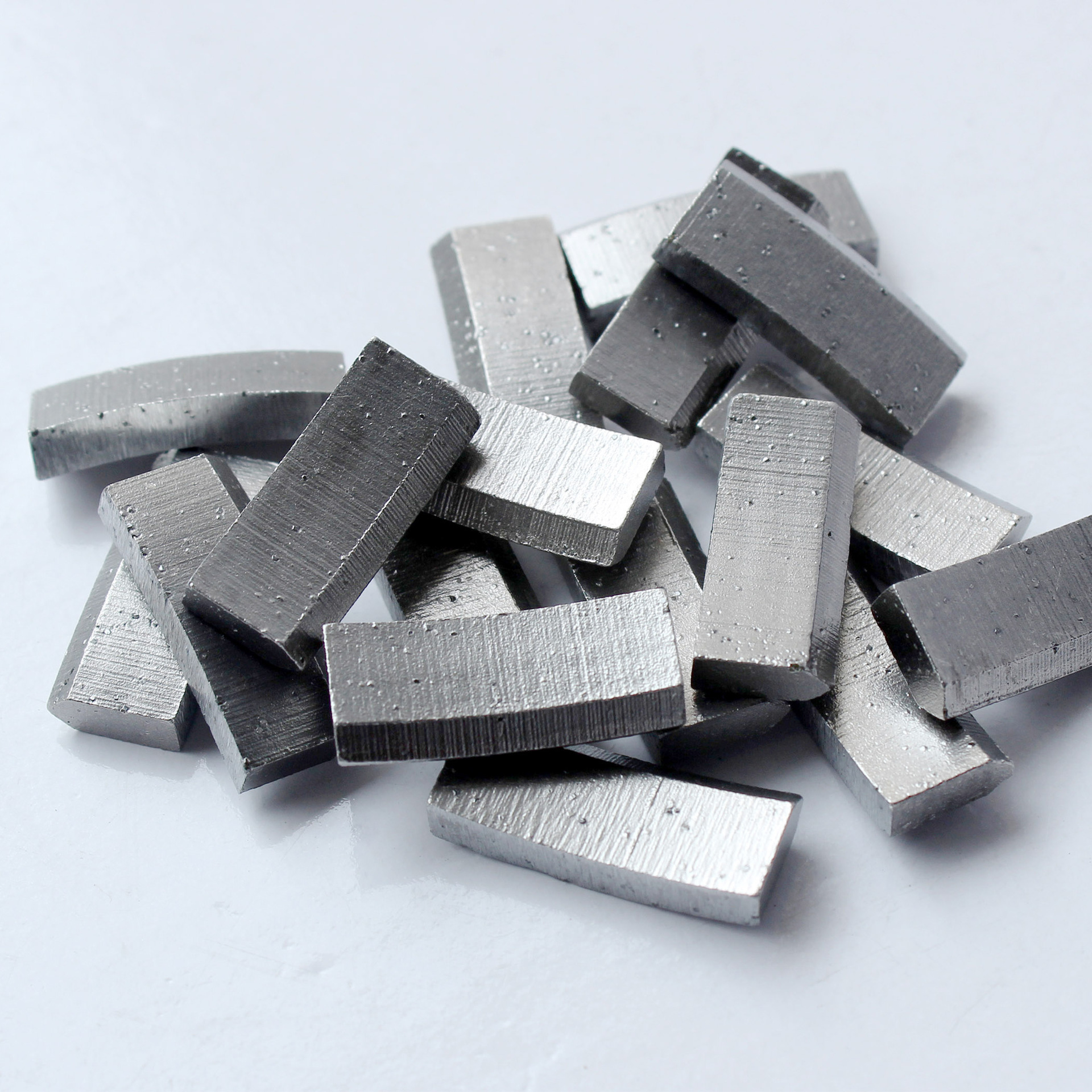 烧结金刚石工程薄壁水钻头牙齿高频焊钢筋混凝土水钻机波纹齿刀头