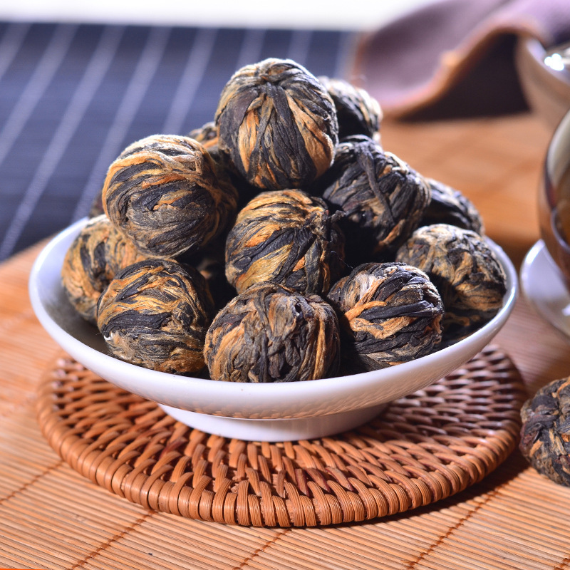 云南凤庆滇红龙珠茶红茶160克铁盒装金芽头显露携带冲泡方便