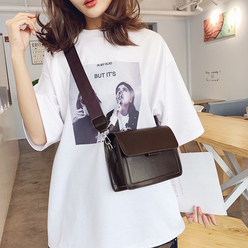 New Small Bag Women's 2019 Spring New Fashion Wide Shoulder Strap Small Square Bag Retro Shoulder Messenger Bag