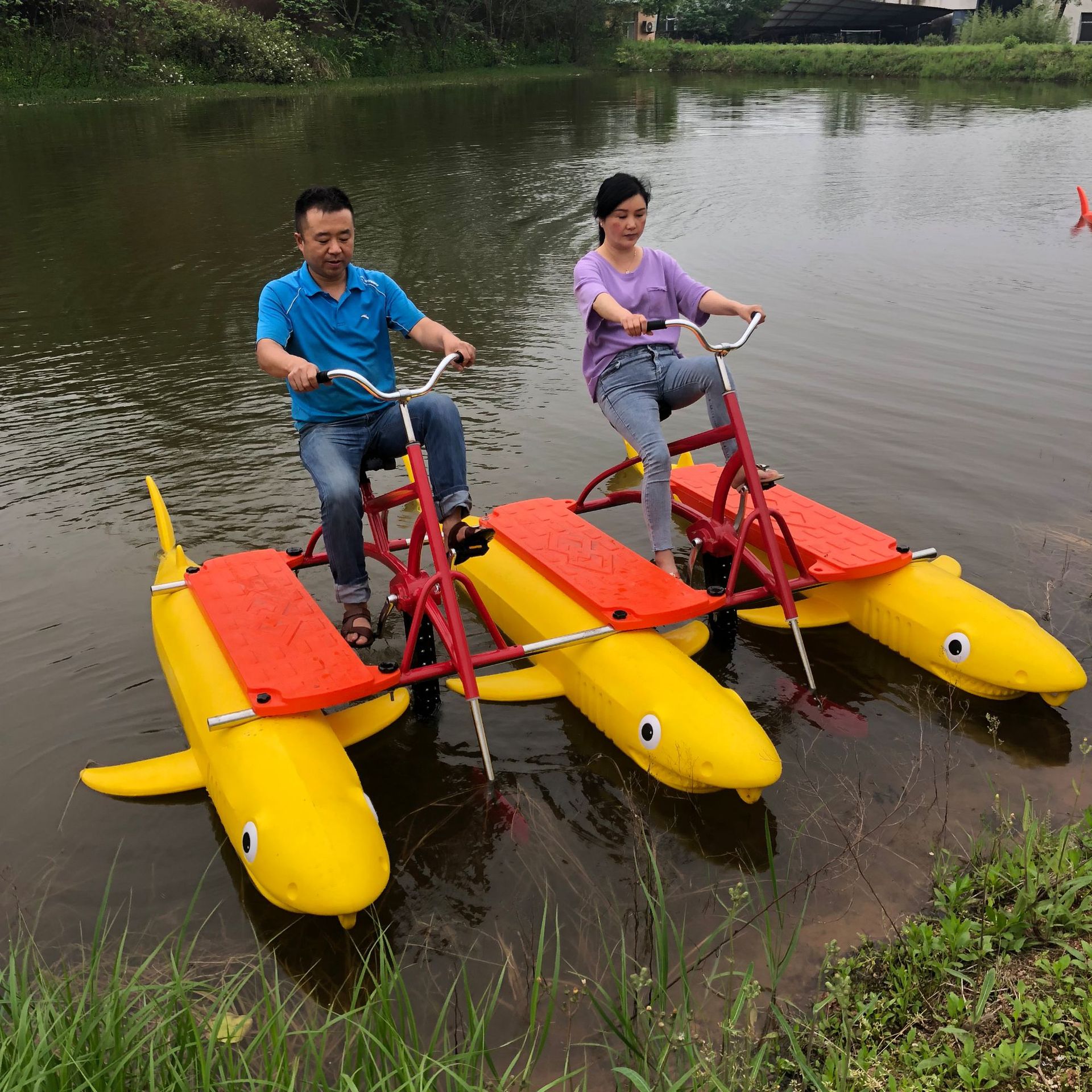 水上自行车 香蕉款 鲨鱼款 双人自行车 水上游乐玩具脚踏船