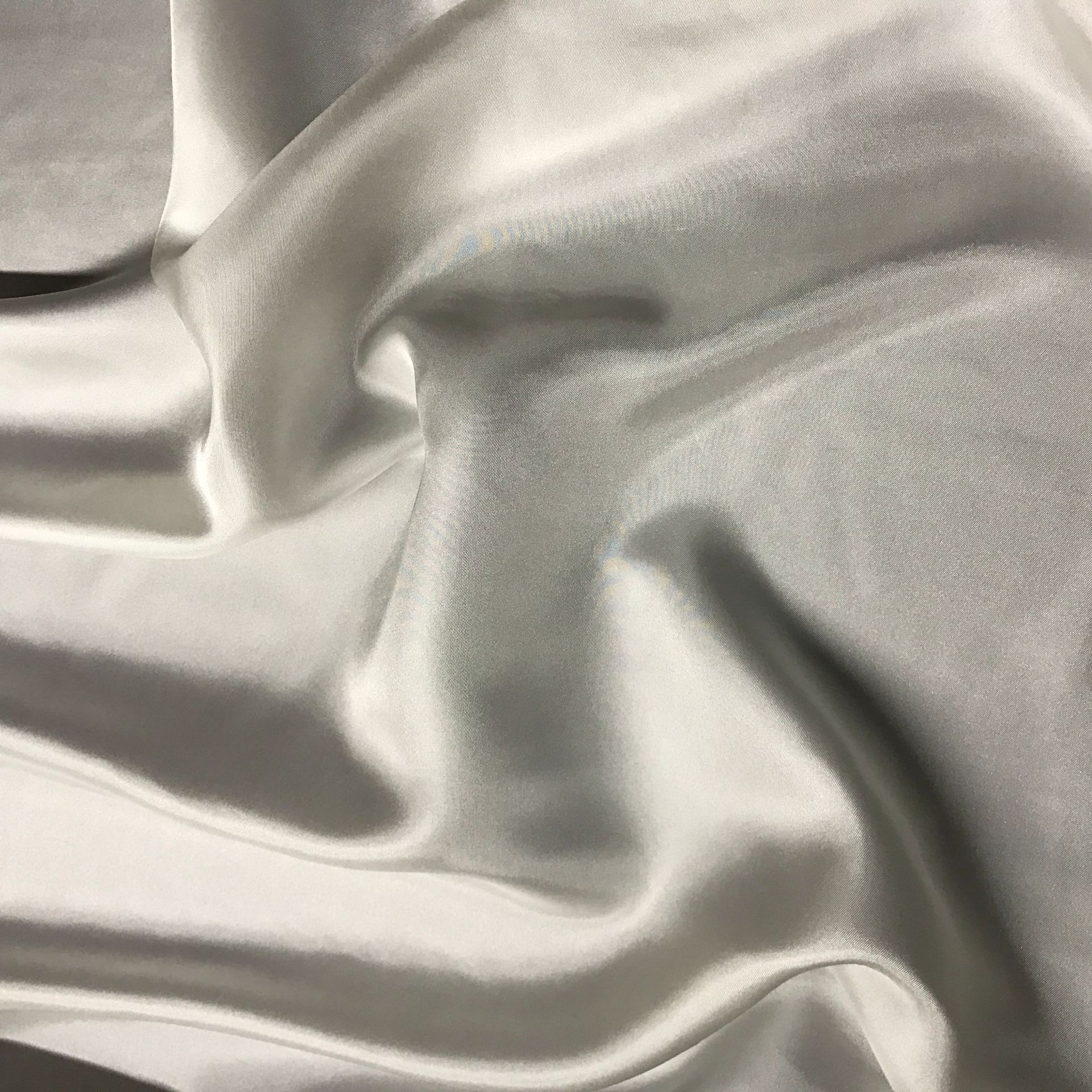 12姆米真丝斜纹绸丝绸面料围巾连衣裙半漂布桑蚕丝胚布厂家直销