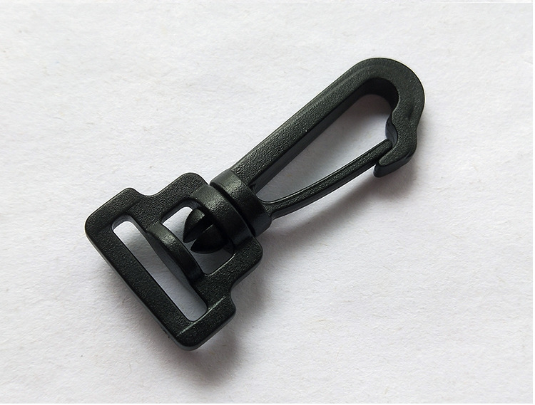 厂家供应 箱包配件 钩扣黑色塑料旋转扣婴儿背带挂勾户外织带扣