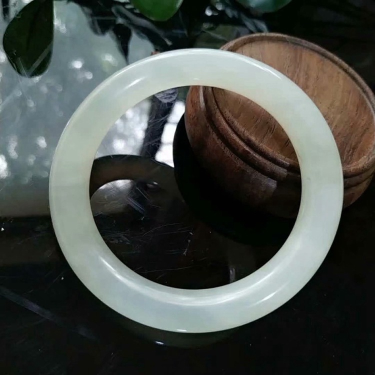 岫玉白色手镯内径57宽11mm岫玉圆条手镯内径57宽10mm号a05
