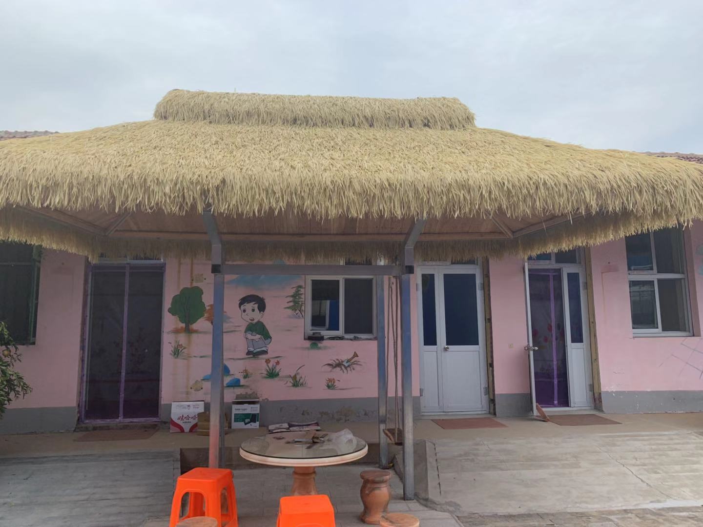 人造防晒稻草茅草批发塑料仿真海边海草瓦直销屋顶装饰草隔热观赏