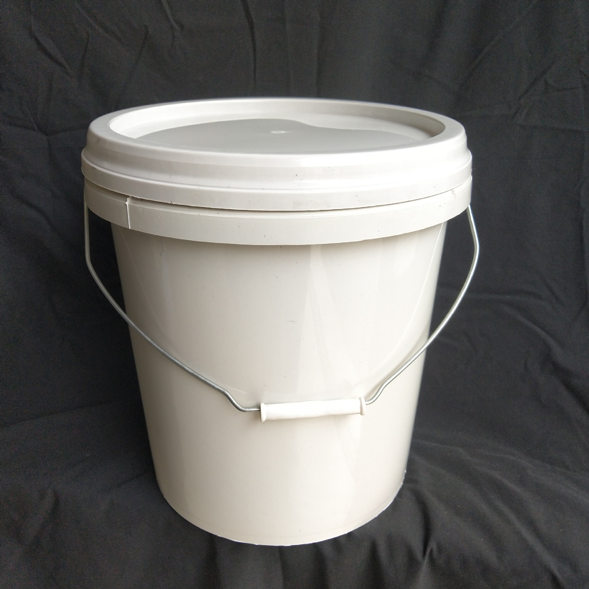 厂家批发15升的次白广口压盖密封桶涂料桶乳胶漆桶塑料包装桶