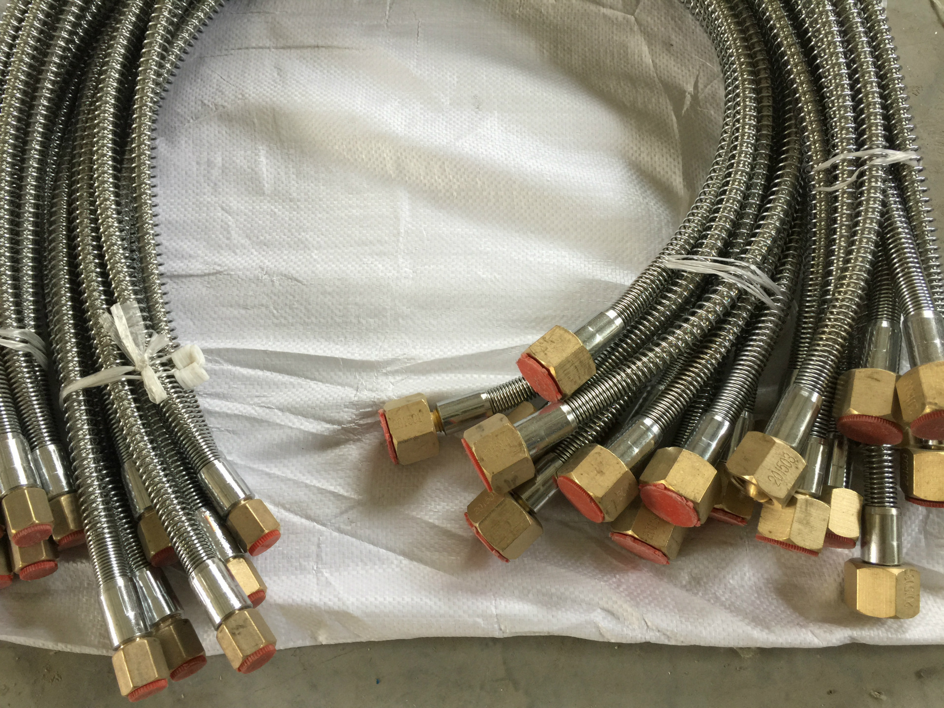 高压金属弹簧软管四氟防爆软管气站充装软管工业气体高压管