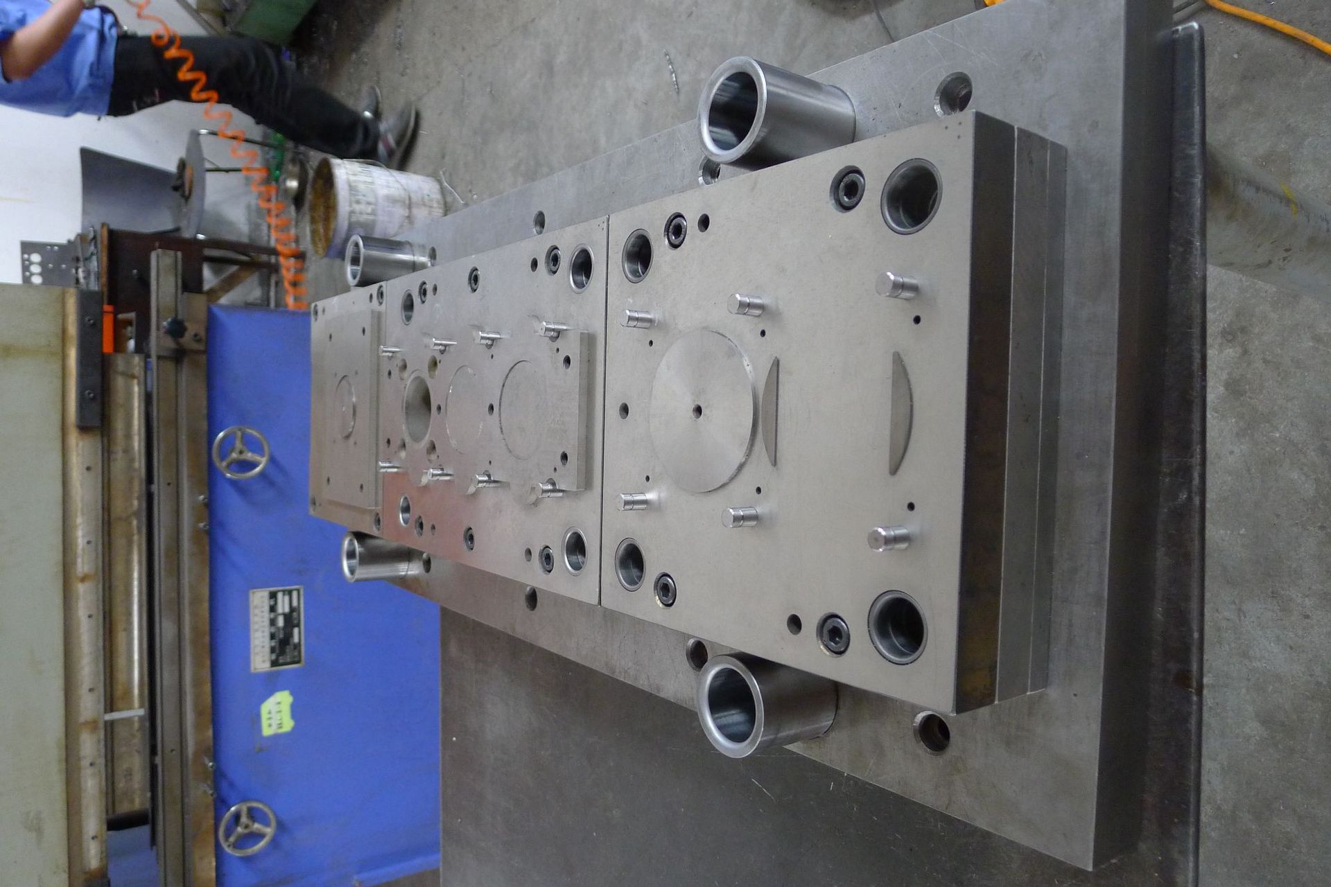 五金连续拉伸冲压模具加工设计定制定做成型铝合金铝件外壳电机壳