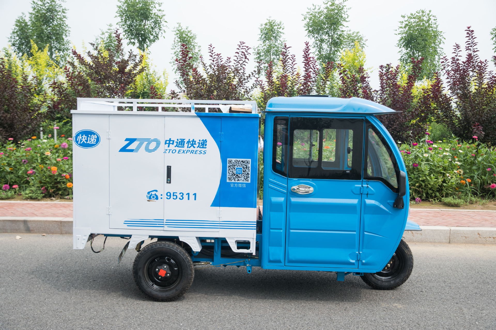 电动搬运三轮车邮政车韵达申通百世天天安能全封闭式拉货快递车