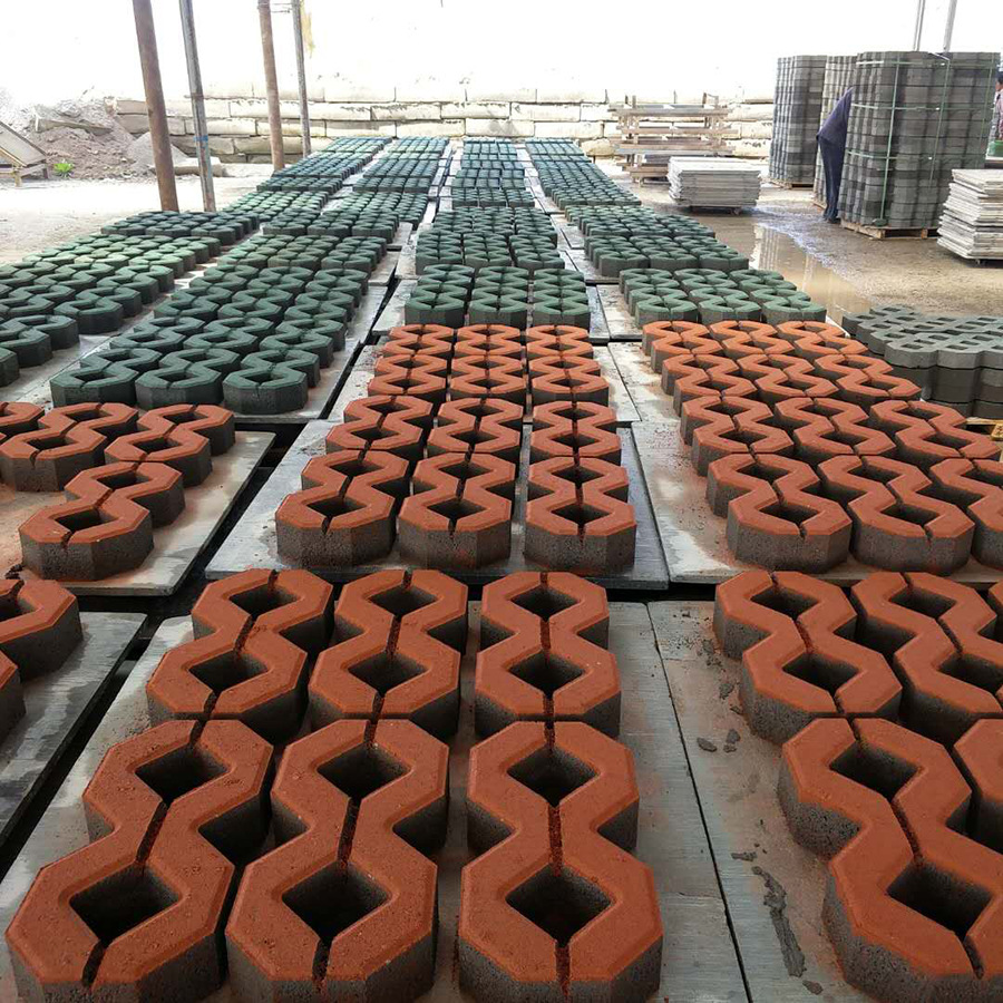 现货直发各种规格植草砖 停车位草坪砖 圆孔植草格九孔嵌草砖