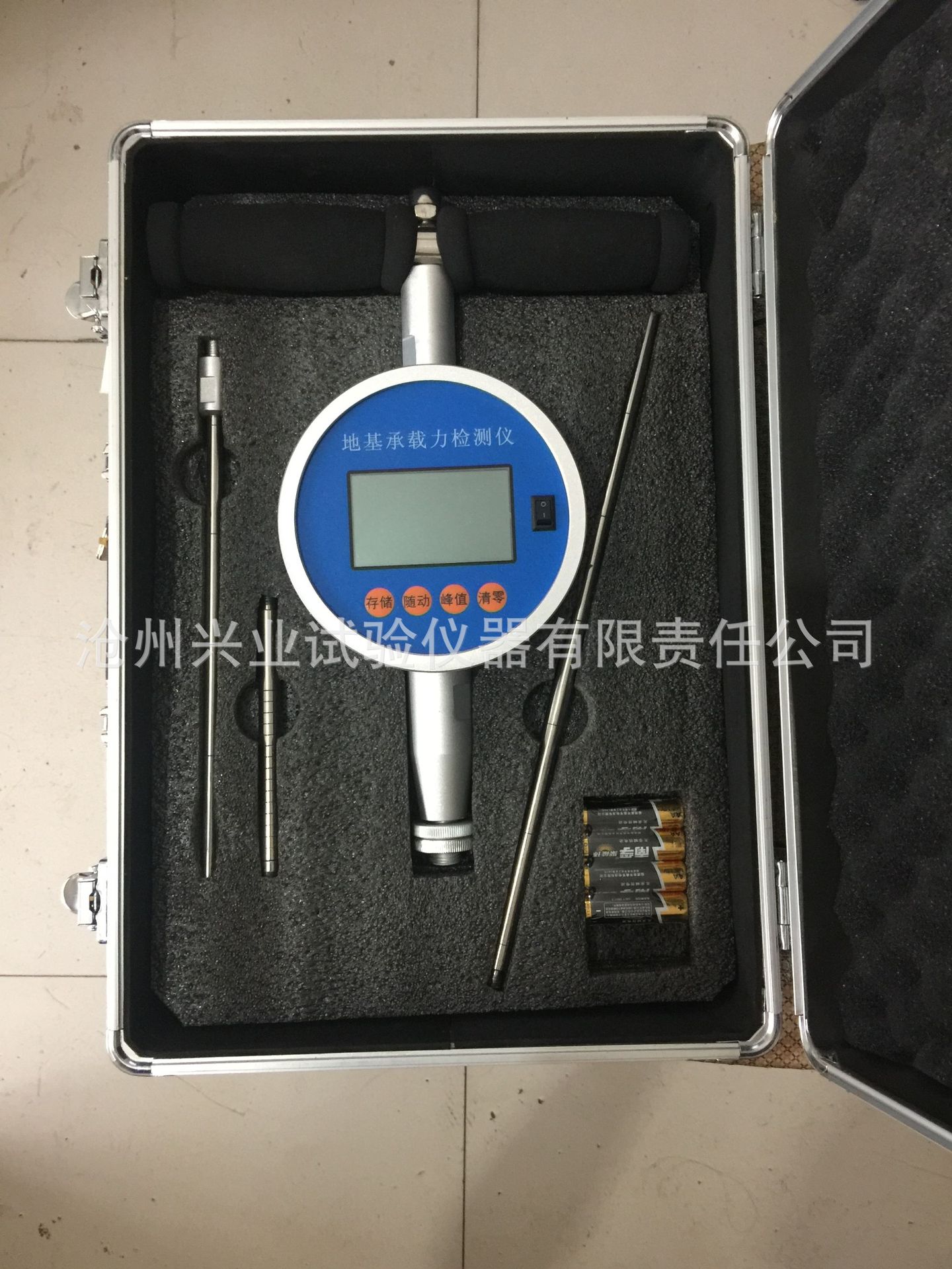 地基承载力现场检测仪,早已于70年代列入国际标准,叫做袖珍贯入仪