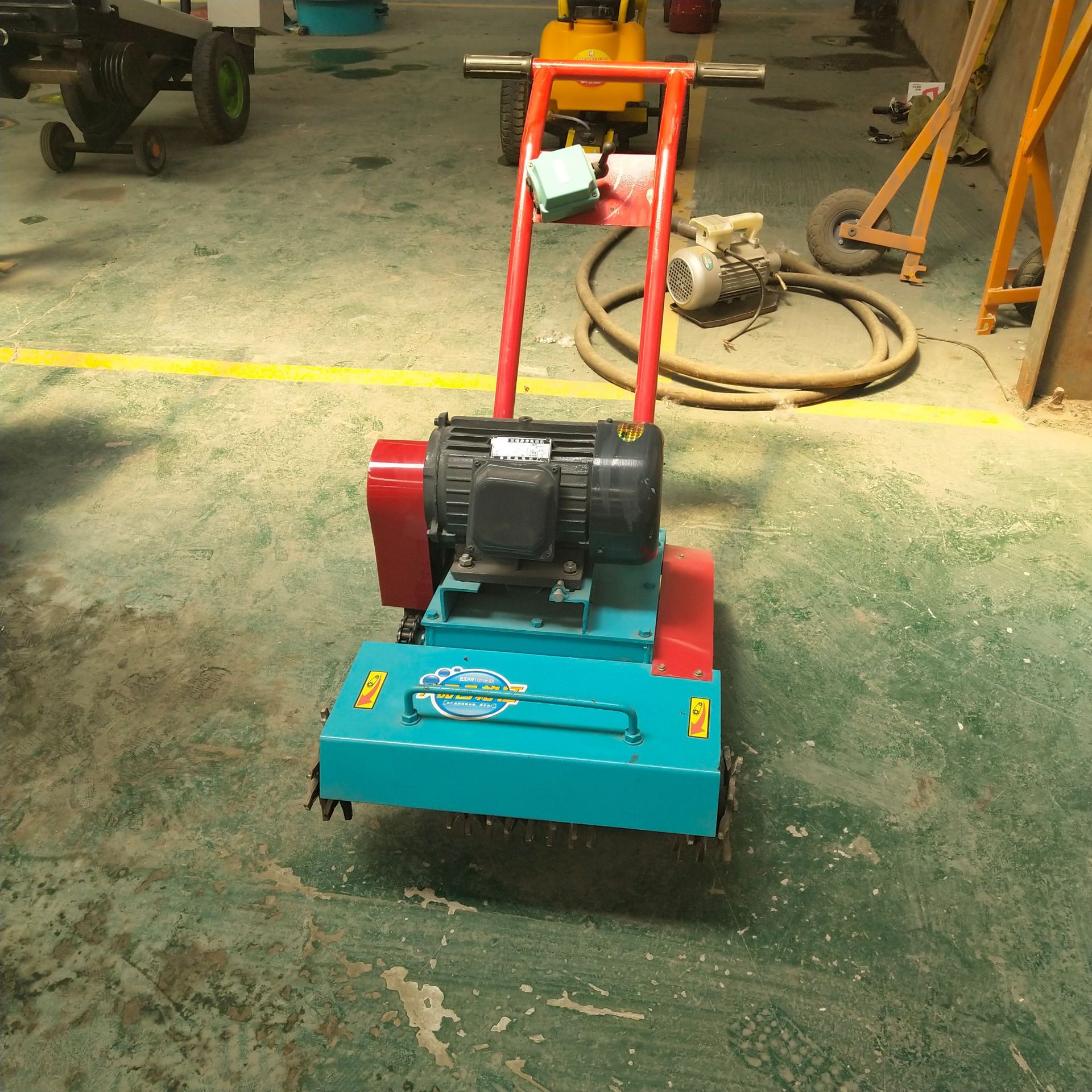 买混凝土清渣机找山东森泰 电动手推式混凝土地面清灰机