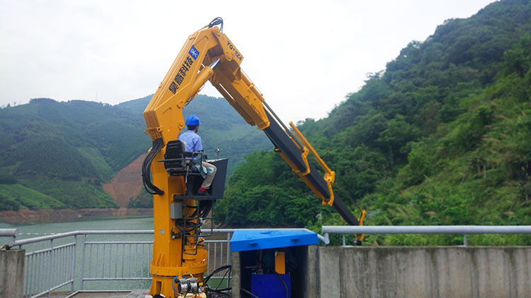 厂家直销 12吨折臂式抓草抓料抓垃圾专用吊机 小型液压清污起重机